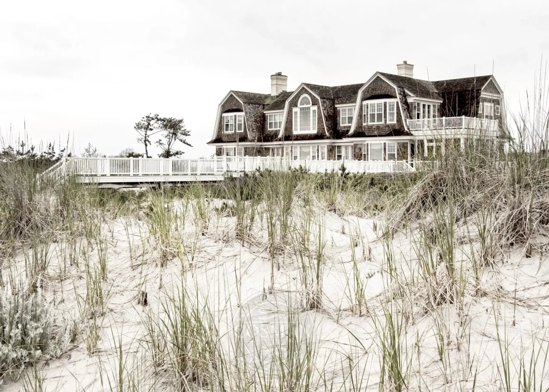 Schwarz-weiß Poster mit weißem Rand, Hamptons Long Island Beach House Motiv, von Cosman-Photocollection, A4 Größe