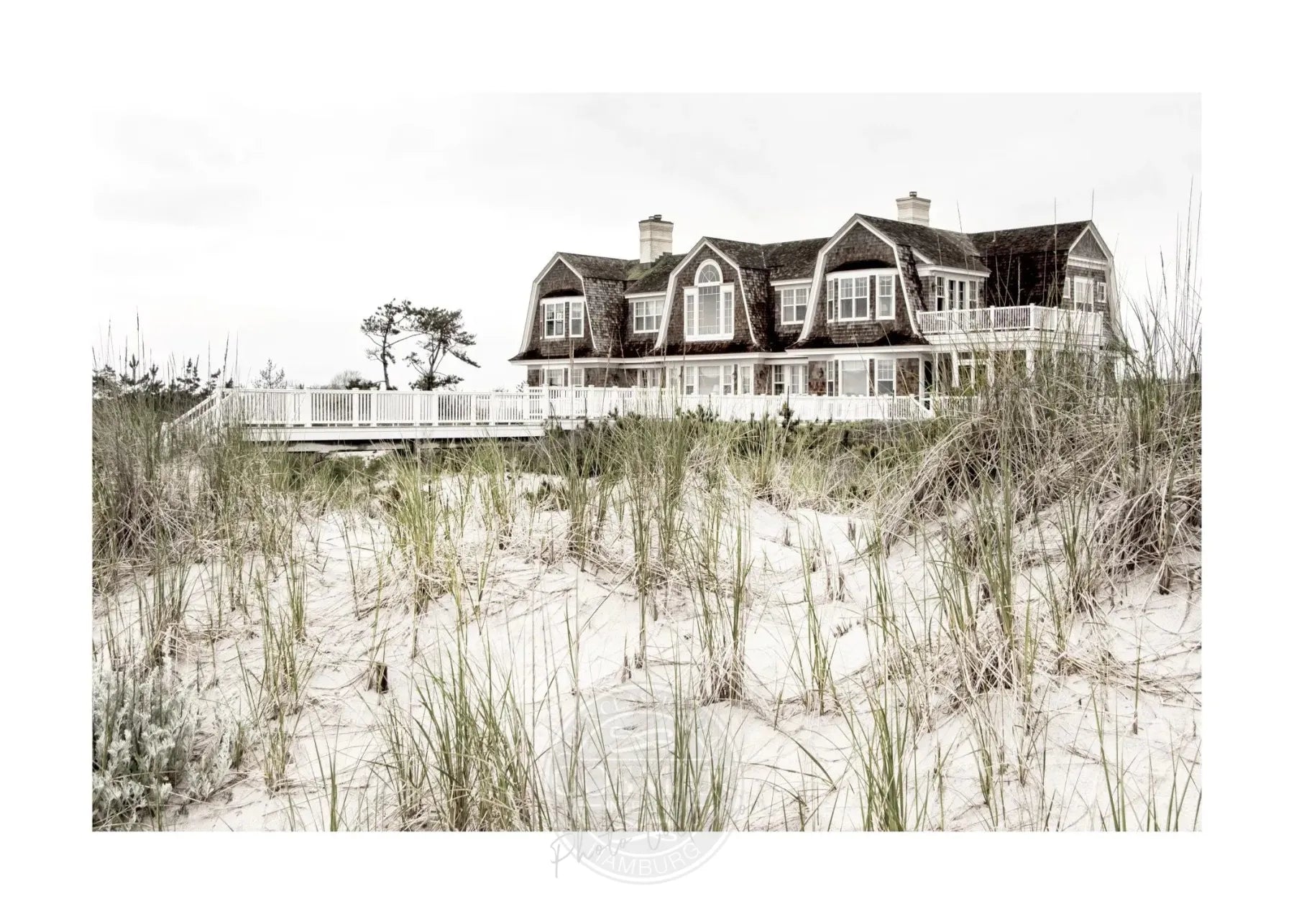 Schwarz-weiß Poster mit weißen Rand, Hamptons Long Island Beach House Motiv von Cosman-Photocollection, A4 Format