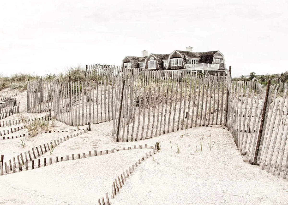 Schwarz-weiß Poster Hamptons Long Island ’Beach House’ von Cosman-Photocollection, A4 Größe, mit weißem Rand.