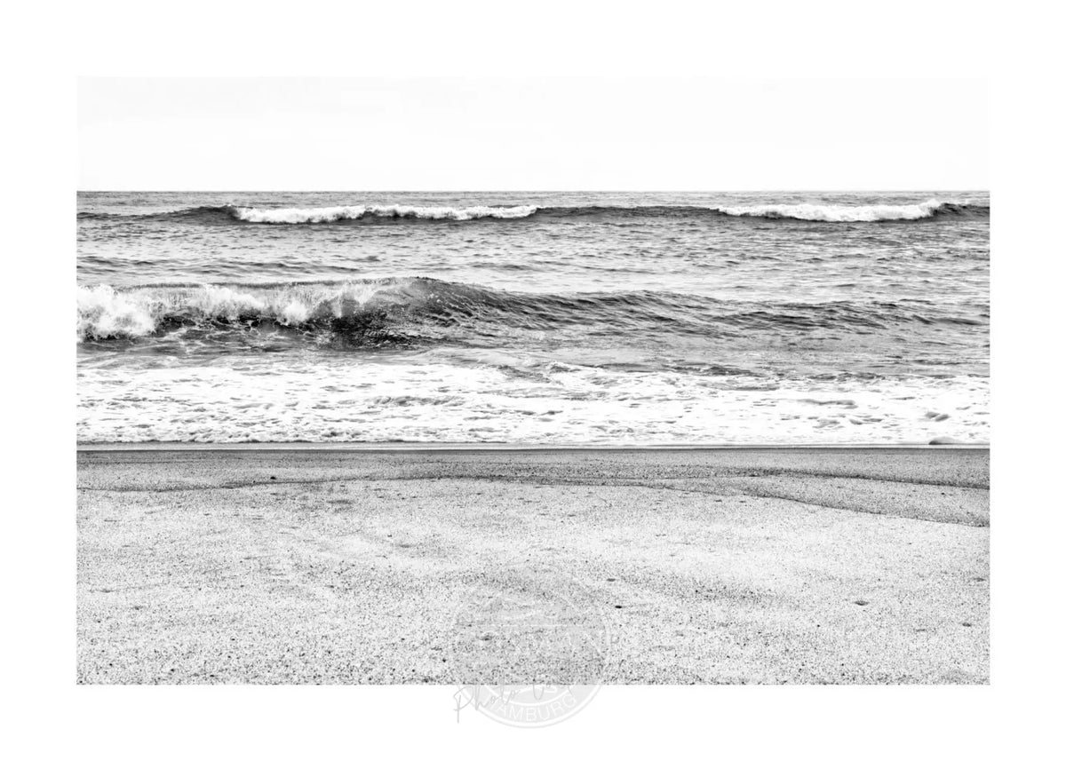 Schwarz-Weiß-Poster Hamptons Long Island ’Ocean’ von Cosman-Photocollection, A4-Druck mit weißem Rand