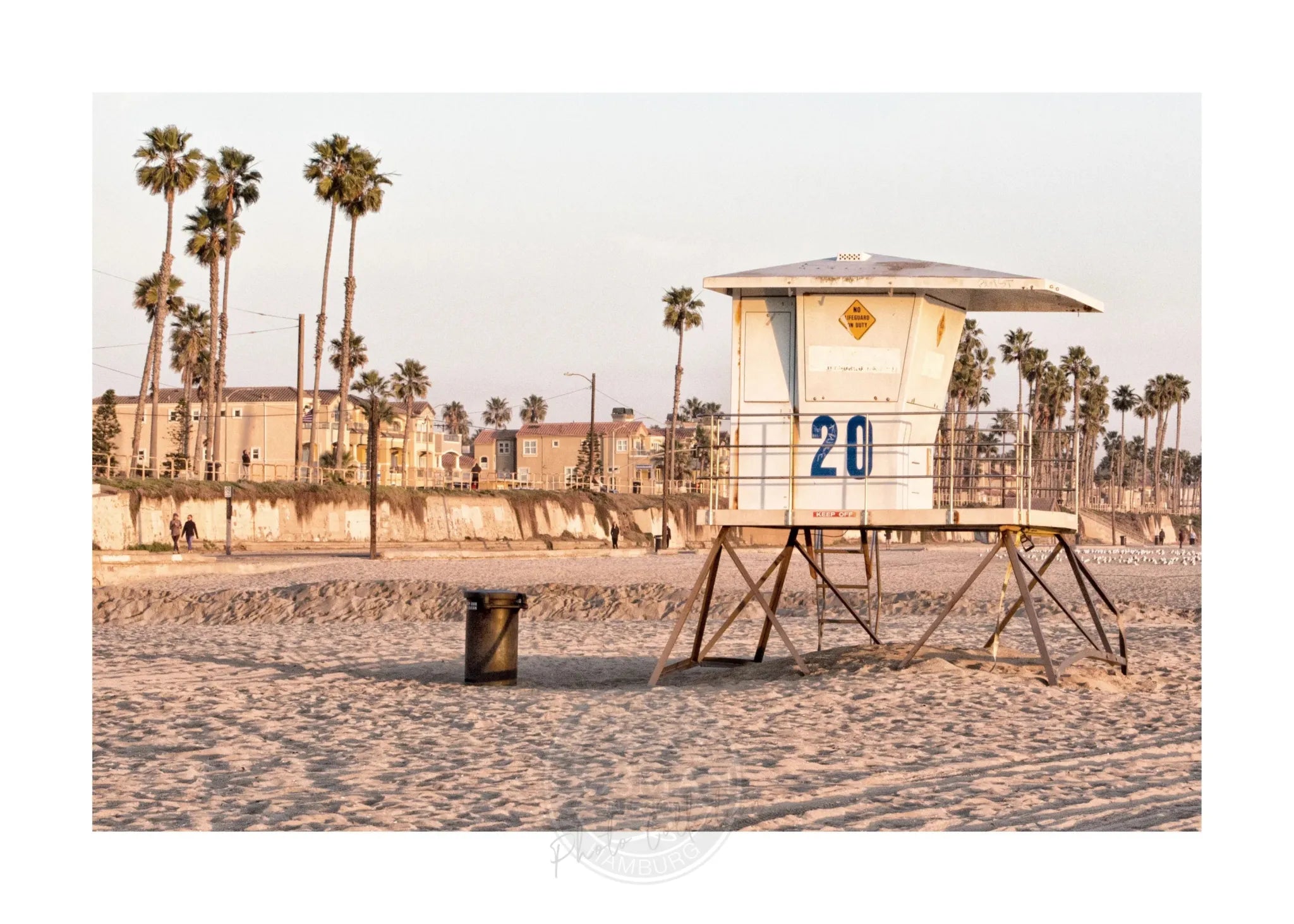 Schwarz-weiß Poster von Huntington Beach Lifeguard in Kalifornien, im A4-Format, von Cosman-Photocollection.