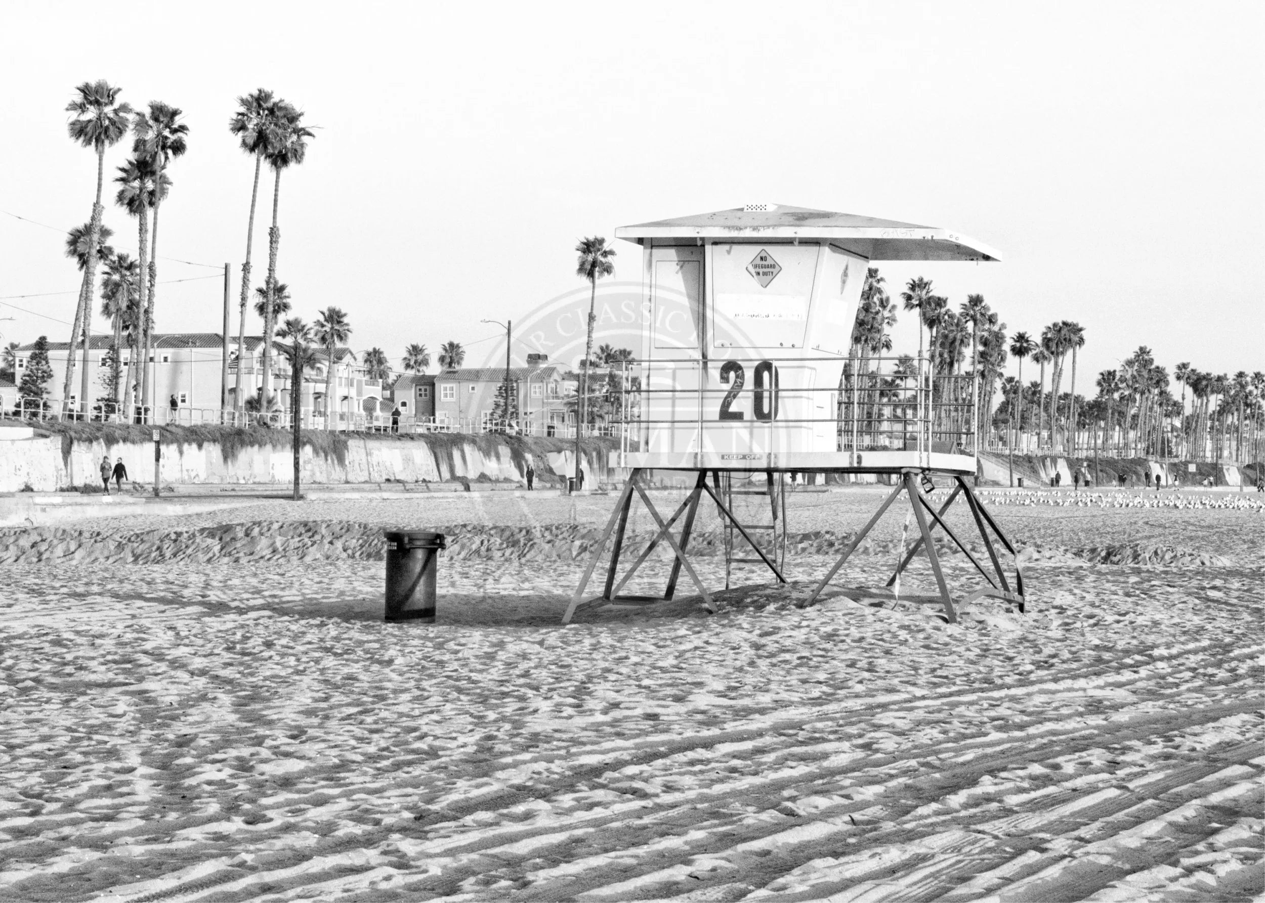 Schwarz-weiß Poster von Cosman-Photocollection mit Lifeguard-Motiv an Huntington Beach in Kalifornien, A4-Größe, mit weißem Rand