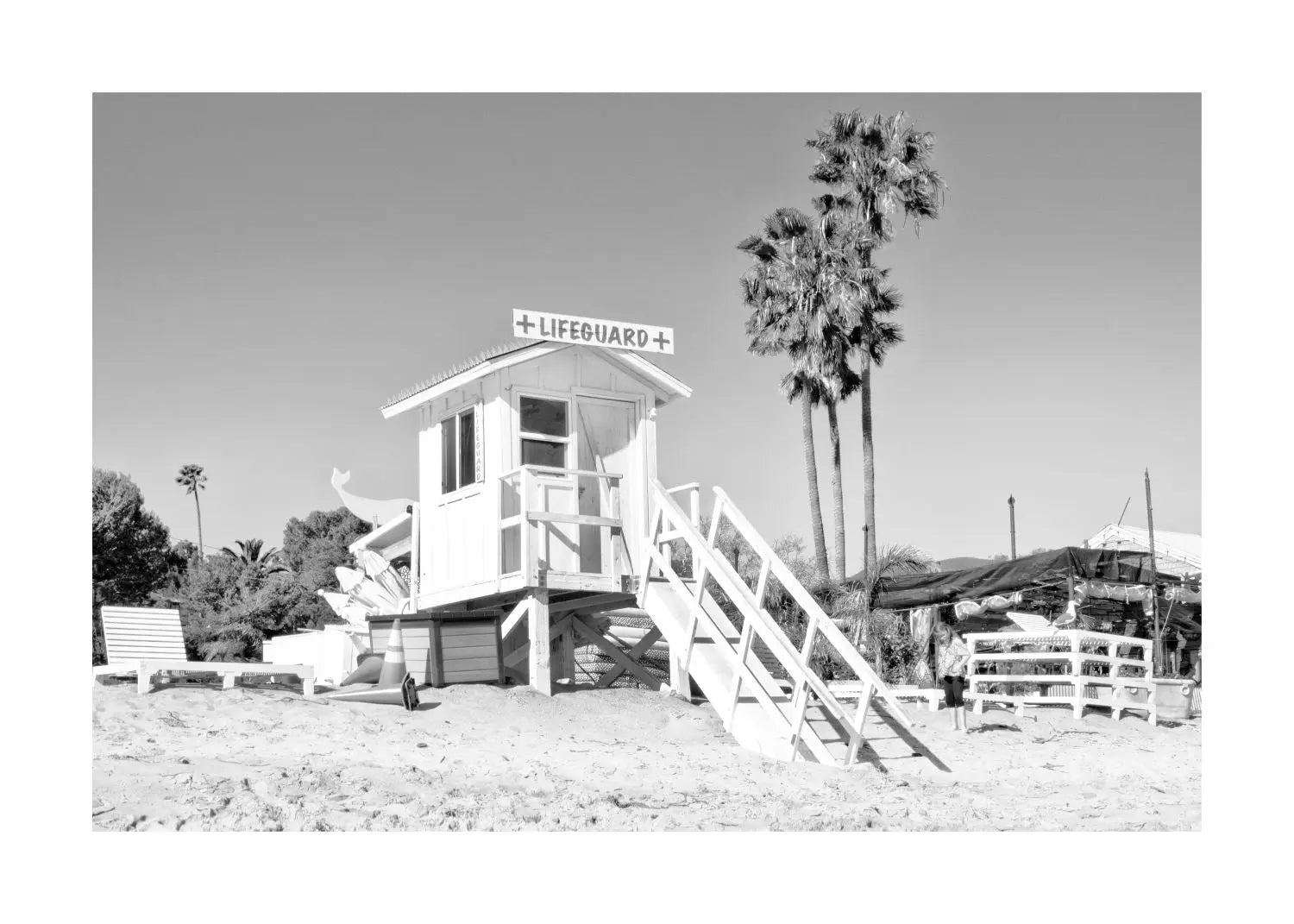 Schwarz-weiß Poster von Malibu Beach Lifeguard in Kalifornien, 29,7x21cm, von Cosman-Photocollection.