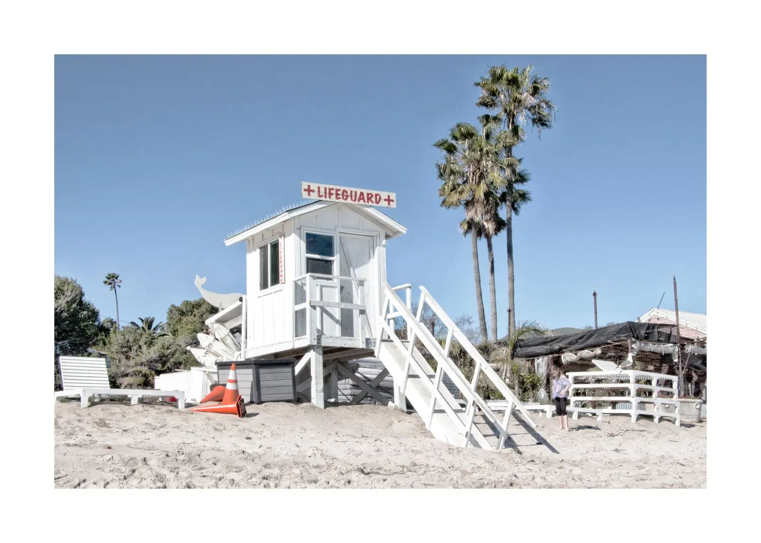 Schwarz-weiß Poster von Cosman-Photocollection mit Kalifornien Malibu Beach Lifeguard Motiv, 29,7 x 21 cm, A4 Größe