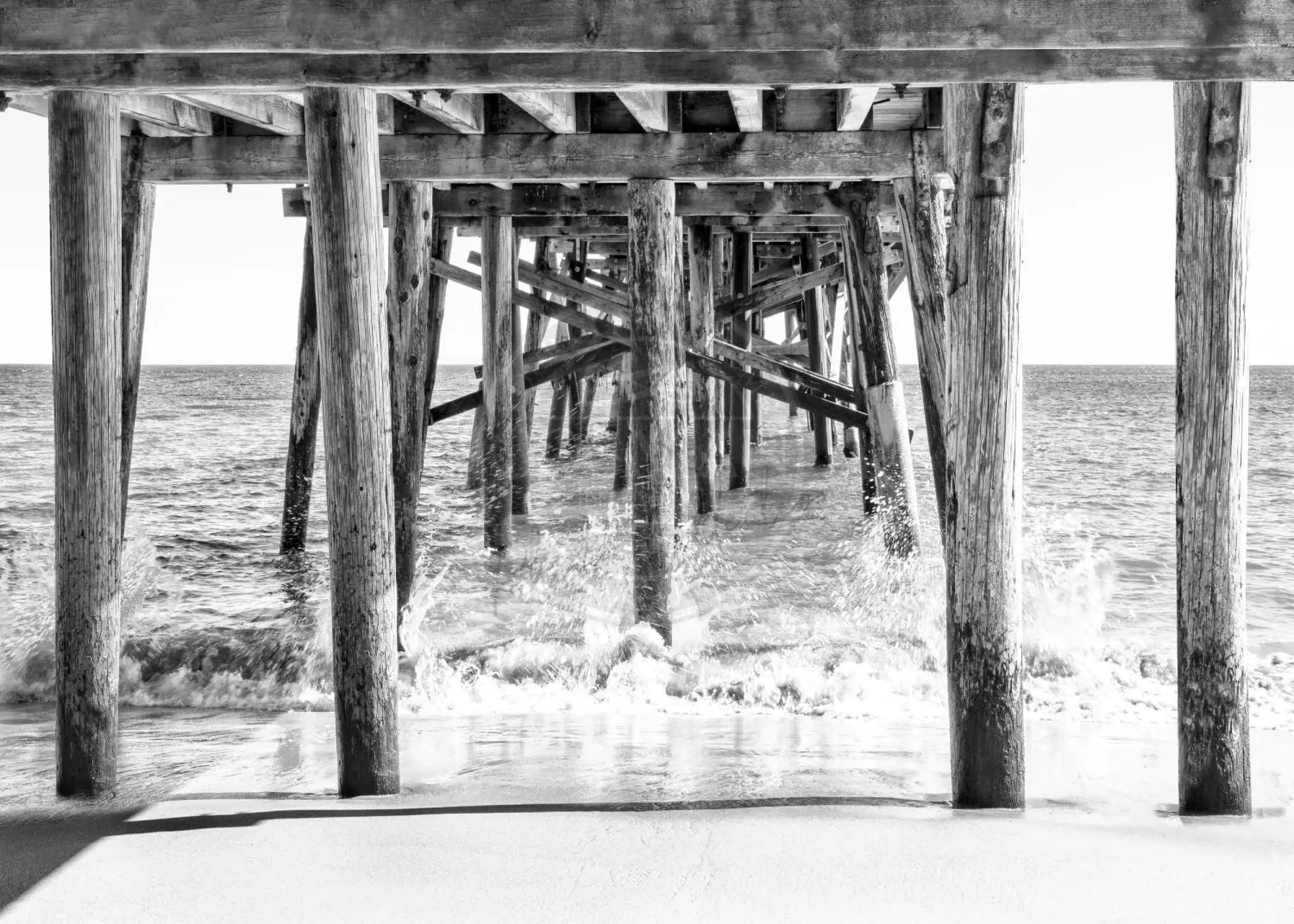 Schwarz-weiß Poster von Kalifornien ’Pier’ von Cosman-Photocollection, A4-Größe mit weißem Rand, maritime Strandaufnahme