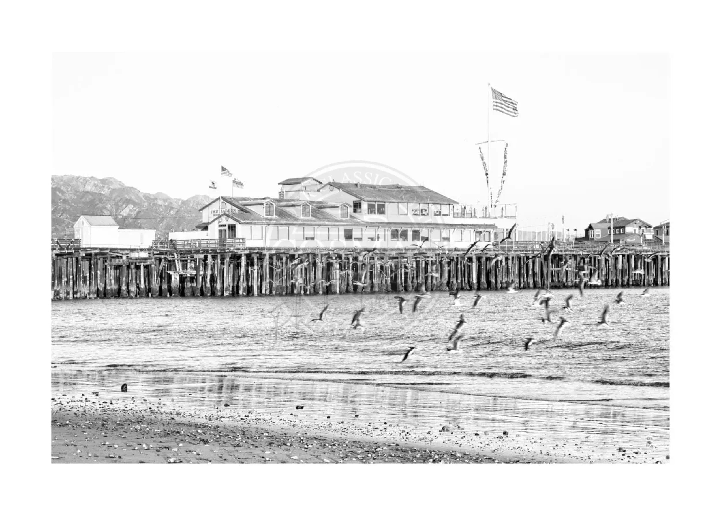 Schwarz-weiß Poster von Cosman-Photocollection mit weißen Rand, zeigt den Santa Barbara Pier in Kalifornien, A4-Format
