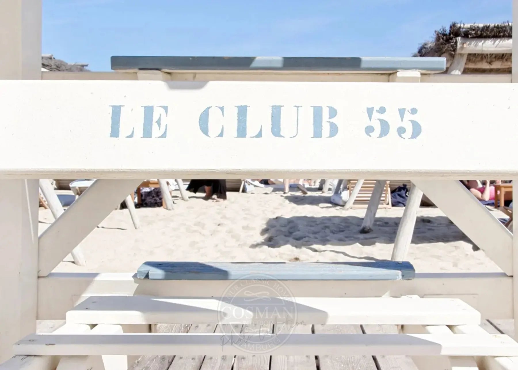 Schwarz-weiß Poster 'Le Club 55' Saint Tropez von Cosman-Photocollection, A4-Druck mit weißem Rand, Kunstfotografie