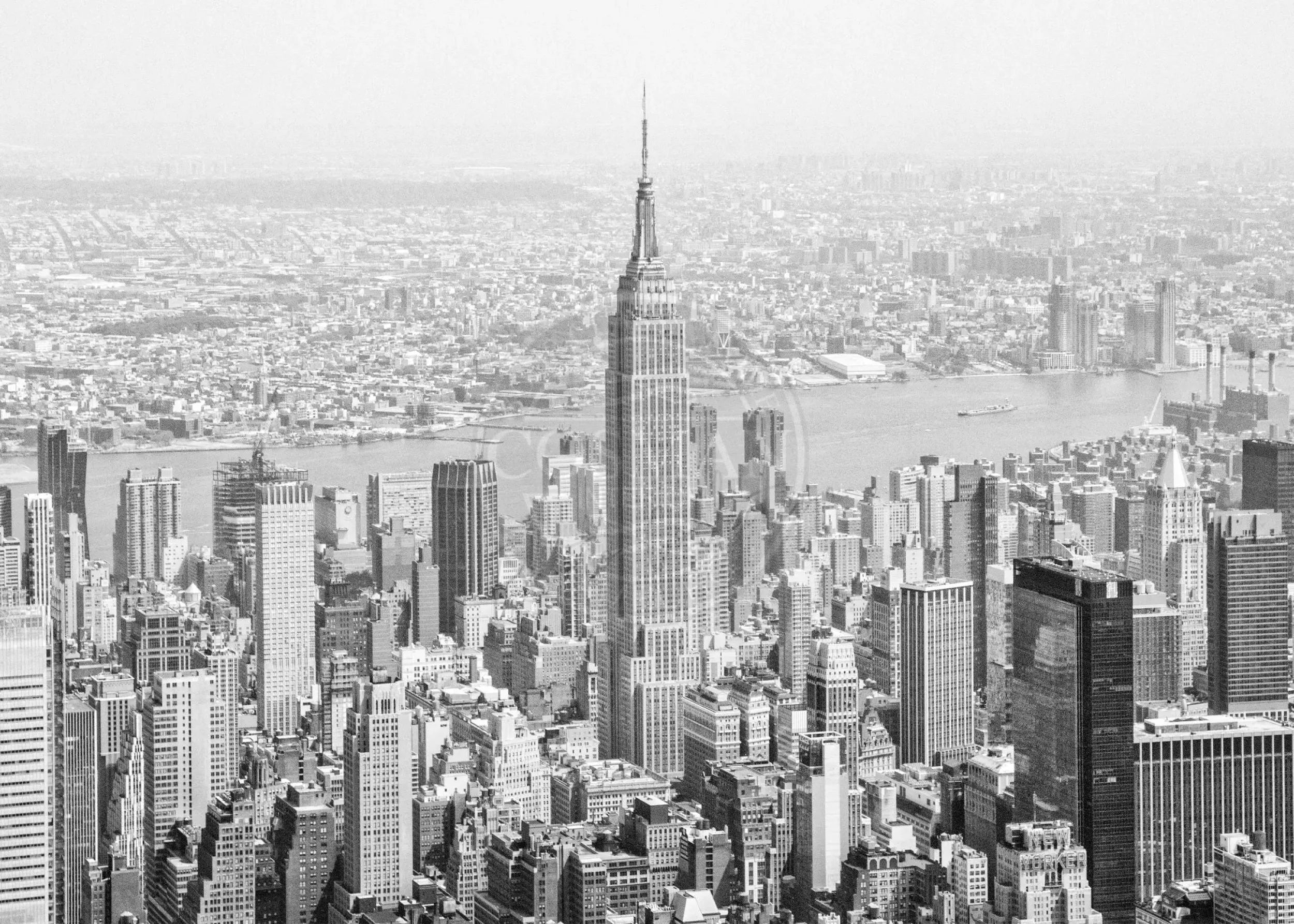 Schwarz-weiß Poster des Empire State Buildings in New York, 29,7x21cm, von Cosman-Photocollection, mit weißem Rand