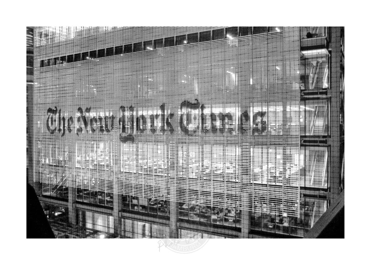 Schwarz-weiß Poster des New York "Times" Drucks von Cosman-Photocollection, A4-Größe, mit weißem Rand