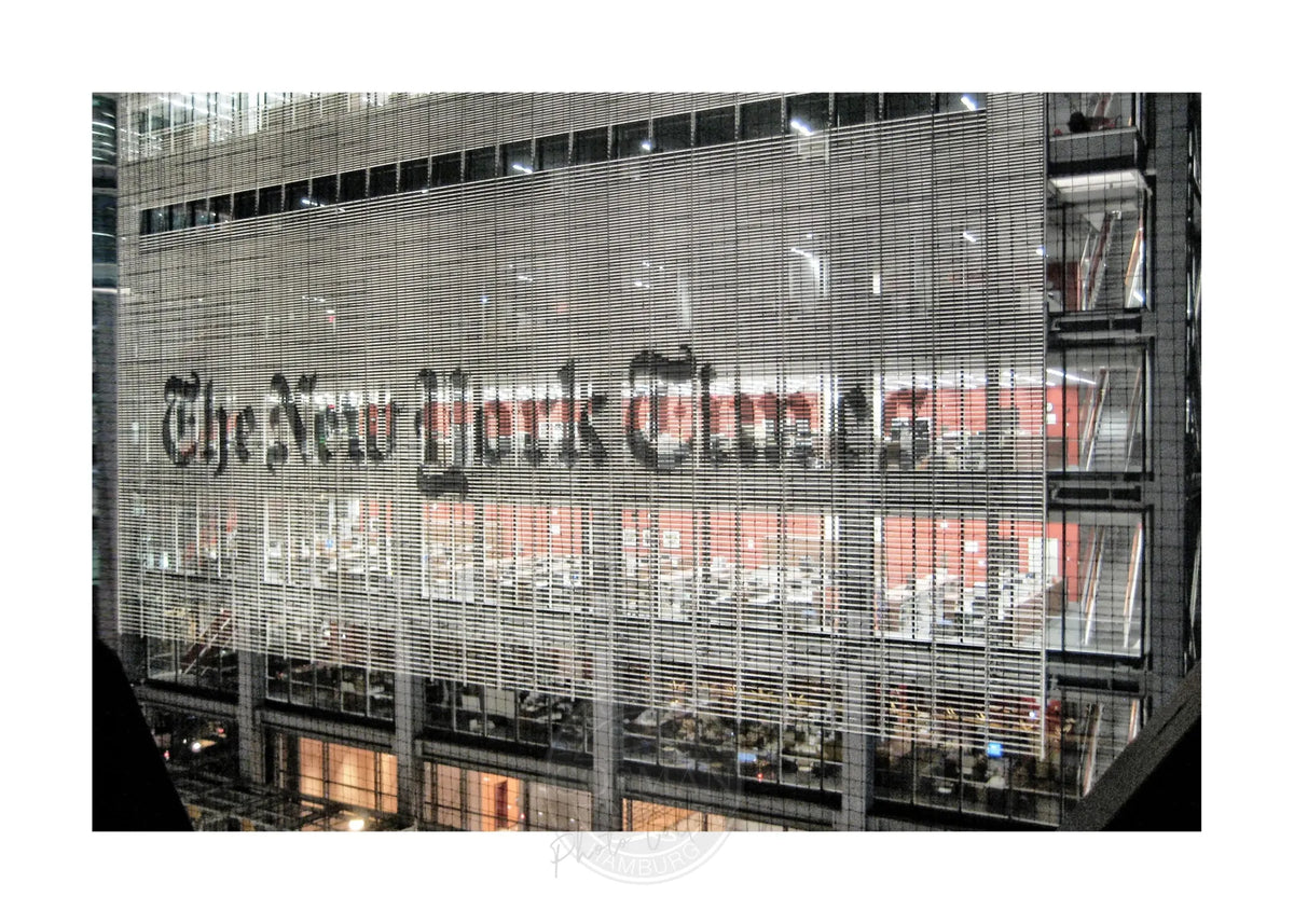 Schwarz-weiß Poster von New York "Times" im A4-Format, von Cosman-Photocollection mit weißem Rand, urbanes Stadtbild