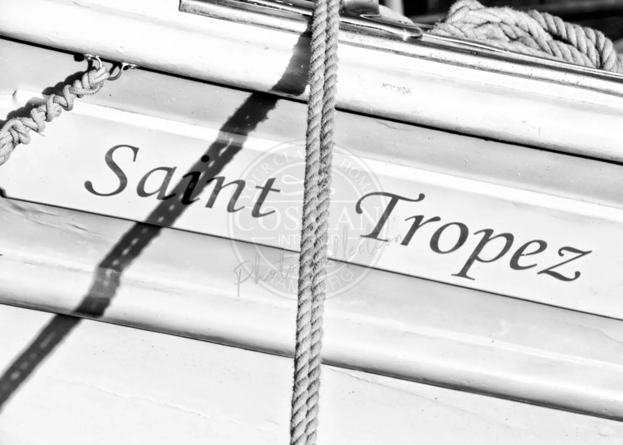 Schwarzweiß-Poster eines Segelboots in Saint Tropez, von Cosman-Photocollection, mit weißem Rand, 29,7x21cm A4 Druck