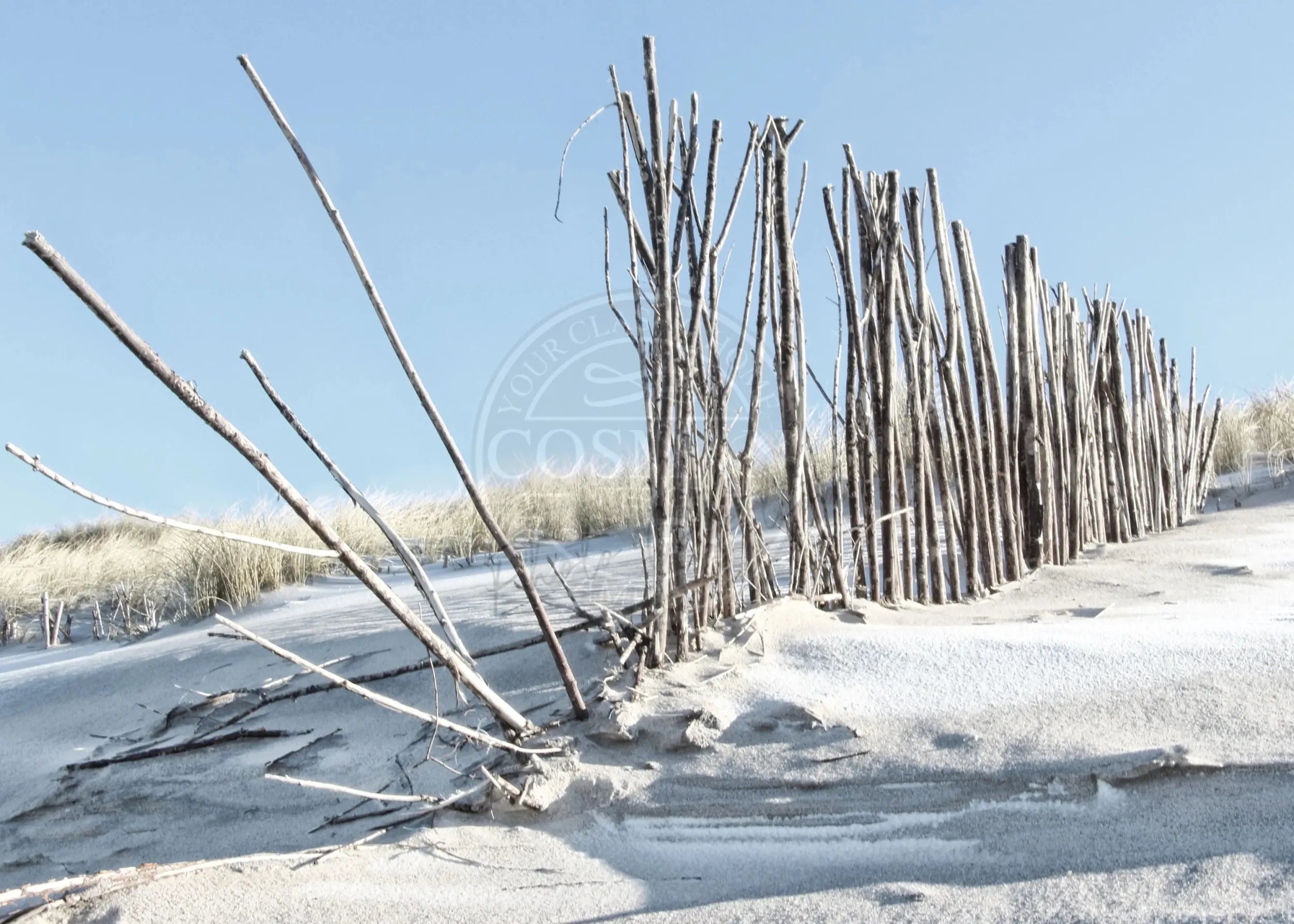 Schwarz-weiß Poster des Strandes Sylt ’Beach’ von Cosman-Photocollection, A4-Größe mit weißem Rand, Strandlandschaft.