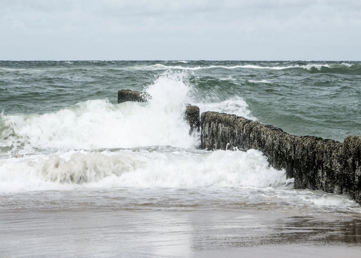 Schwarz-Weiß-Poster vom Strand Sylt mit Buhne, 29,7x21cm, von Cosman-Photocollection, mit weißem Rand