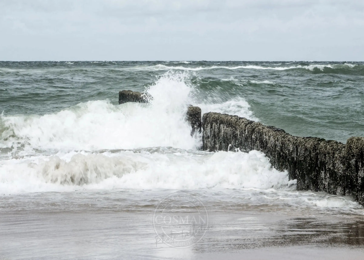 Schwarz-Weiß-Poster vom Strand Sylt mit Buhne, 29,7x21cm, von Cosman-Photocollection, mit weißem Rand