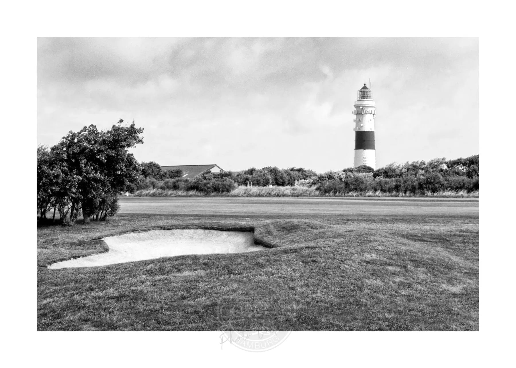 Schwarz-Weiß-Poster des Sylt Leuchtturms Kampen von Cosman-Photocollection, A4-Druck mit weißem Rand