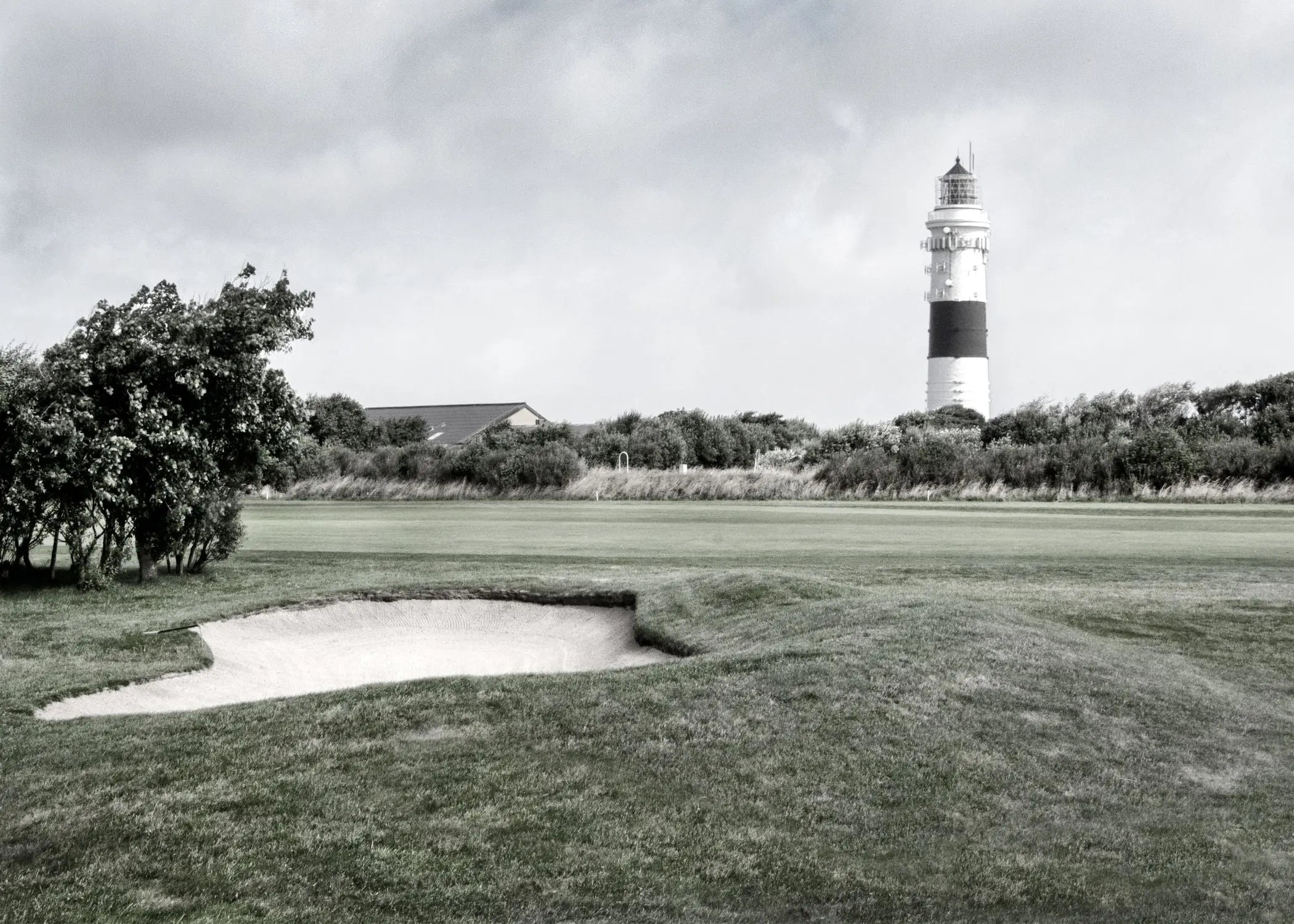 Schwarz-Weiß-Poster des Leuchtturms Kampen auf Sylt von Cosman-Photocollection, A4-Größe, mit weißen Rand.