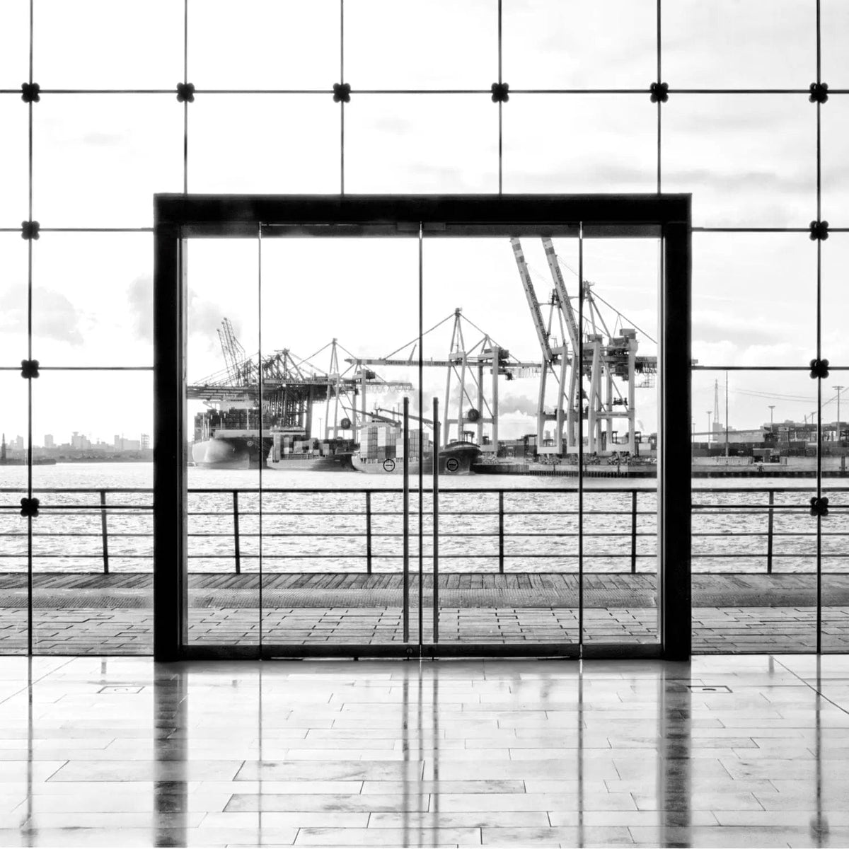 Schwarz-weiß Poster von Cosman-Photocollection, Hamburg HH33AQ, 40cm x 40cm, mit weißem Rand, Stadtansicht in Druckqualität