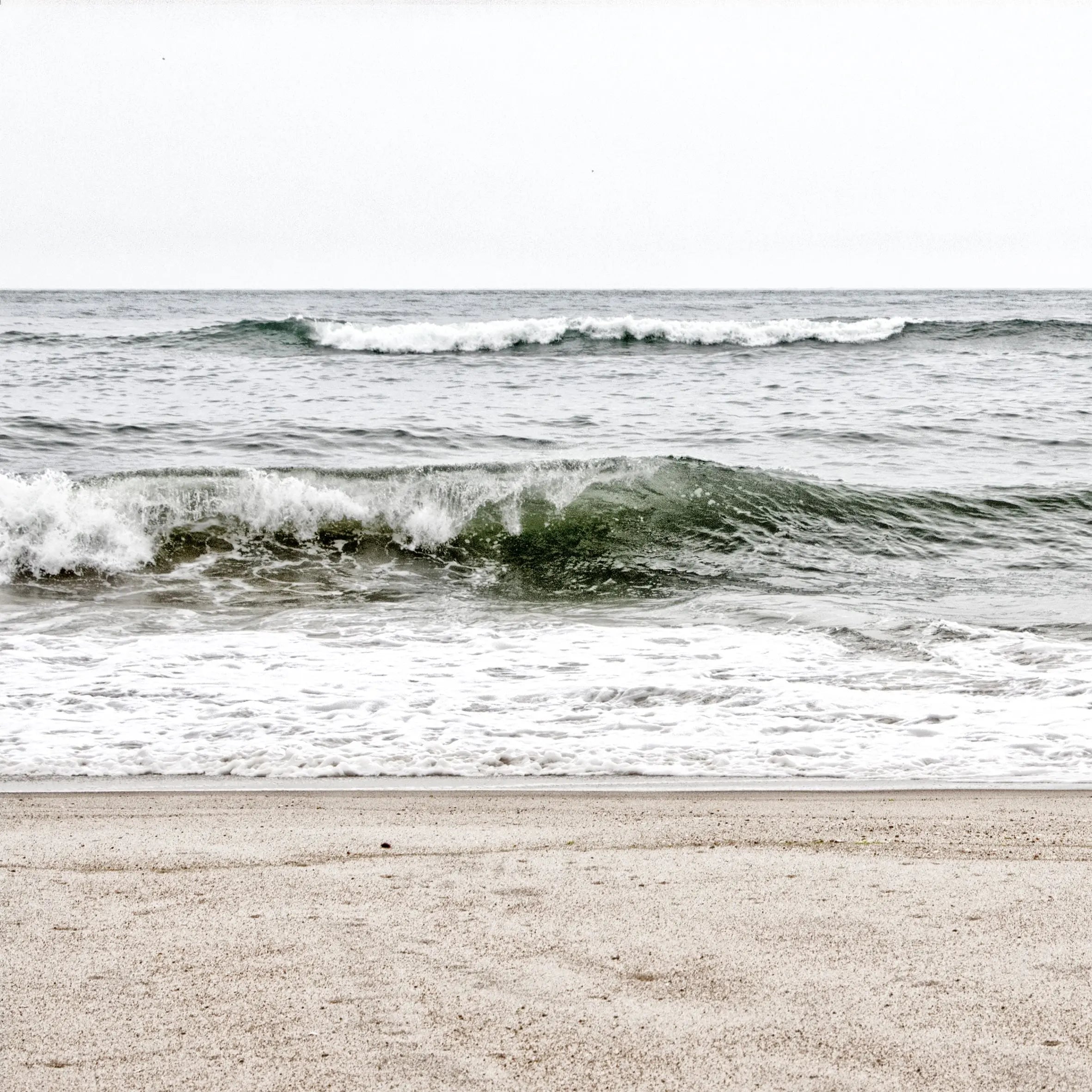 Schwarz-Weiß-Poster Hamptons Long Island Ocean von Cosman-Photocollection, 40x40 cm, mit weißem Rand, Wanddekoration