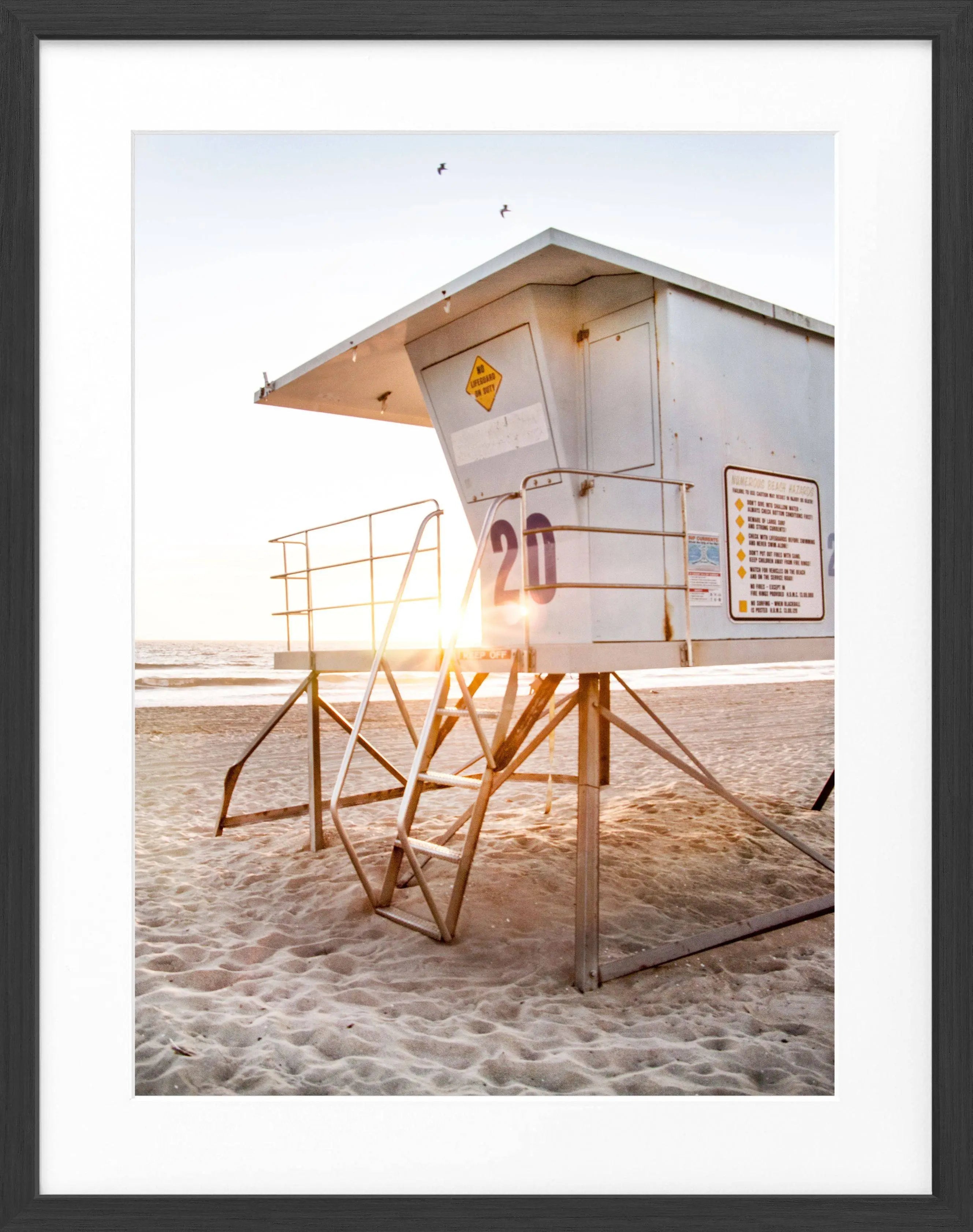 Poster mit Rahmen Kalifornien Huntington Beach ’Lifeguard’ K156 by Cosman-Photocollection