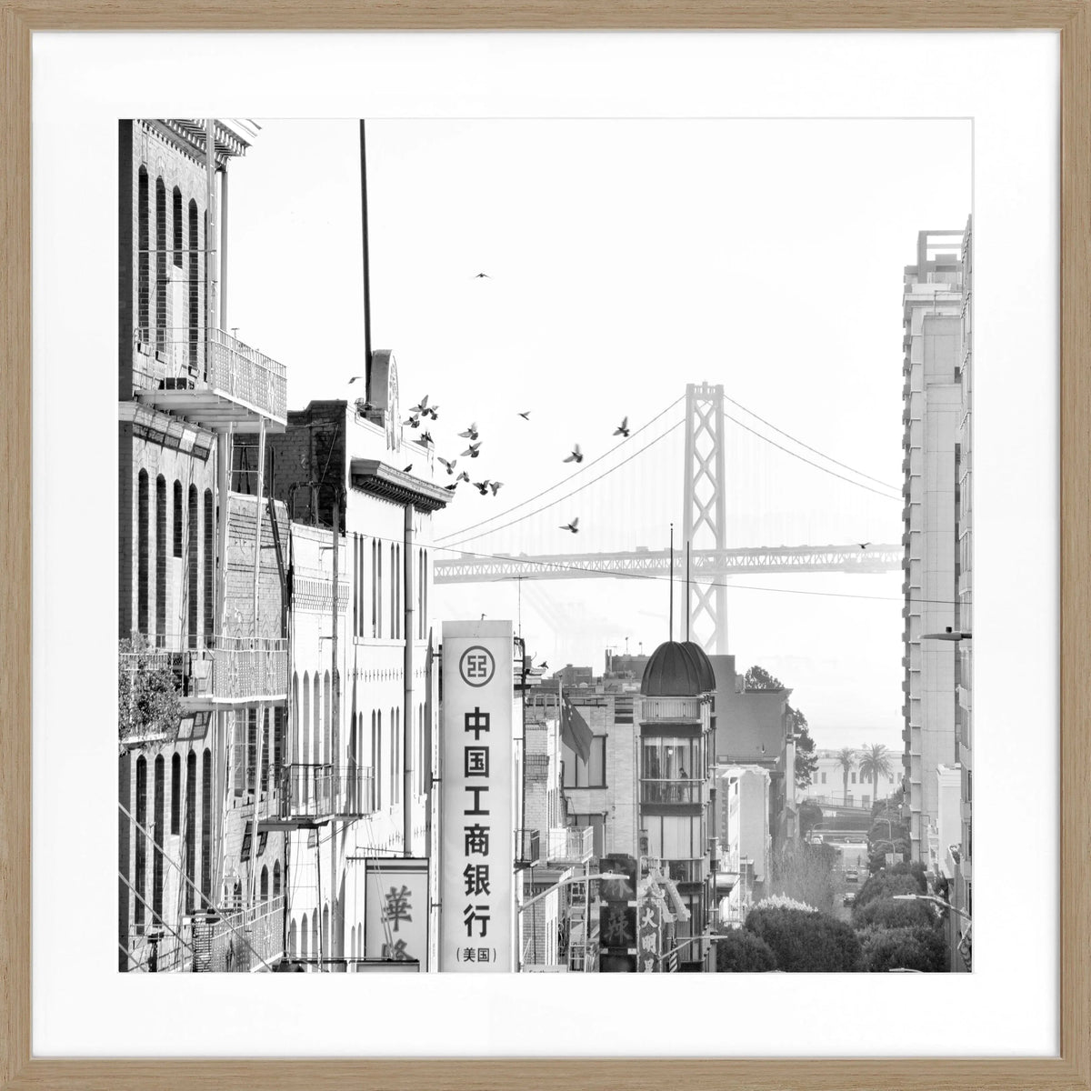 Schwarz-weiß Poster mit Rahmen von Cosman-Photocollection, Bay Bridge in San Francisco, quadratisches 55x55cm Motiv.