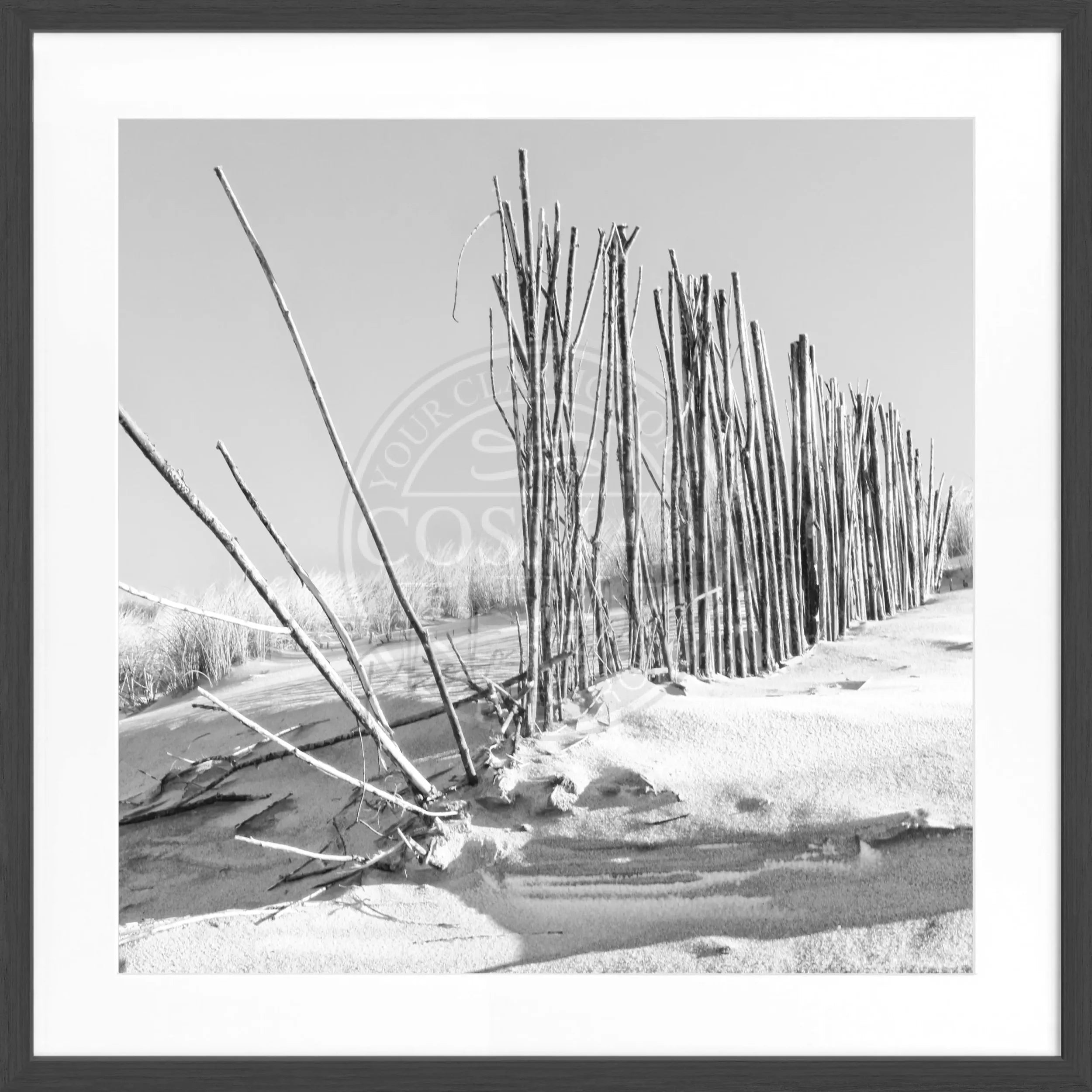 Schwarz-weiß Poster mit Rahmen ’Beach’ von Cosman-Photocollection, Motiv von Sylt in quadratischem Format, 55x55cm