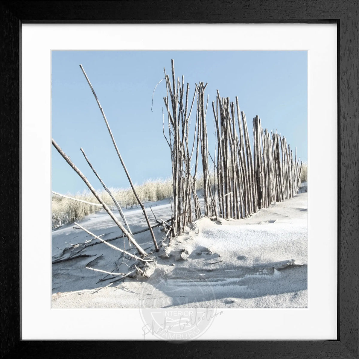 Schwarz-weiß Poster mit Rahmen ’Beach’ Sylt von Cosman-Photocollection, quadratisches Wandbild im Format 55x55cm