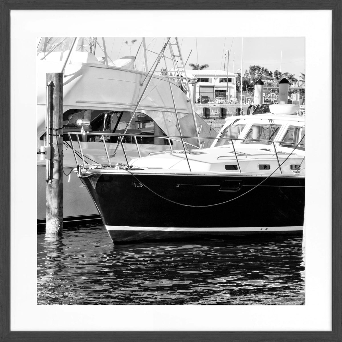 Schwarz-weiß-Poster mit Rahmen „Boat“ von Cosman-Photocollection, Florida Key West, quadratisch, 55x55cm, maritimes Motiv