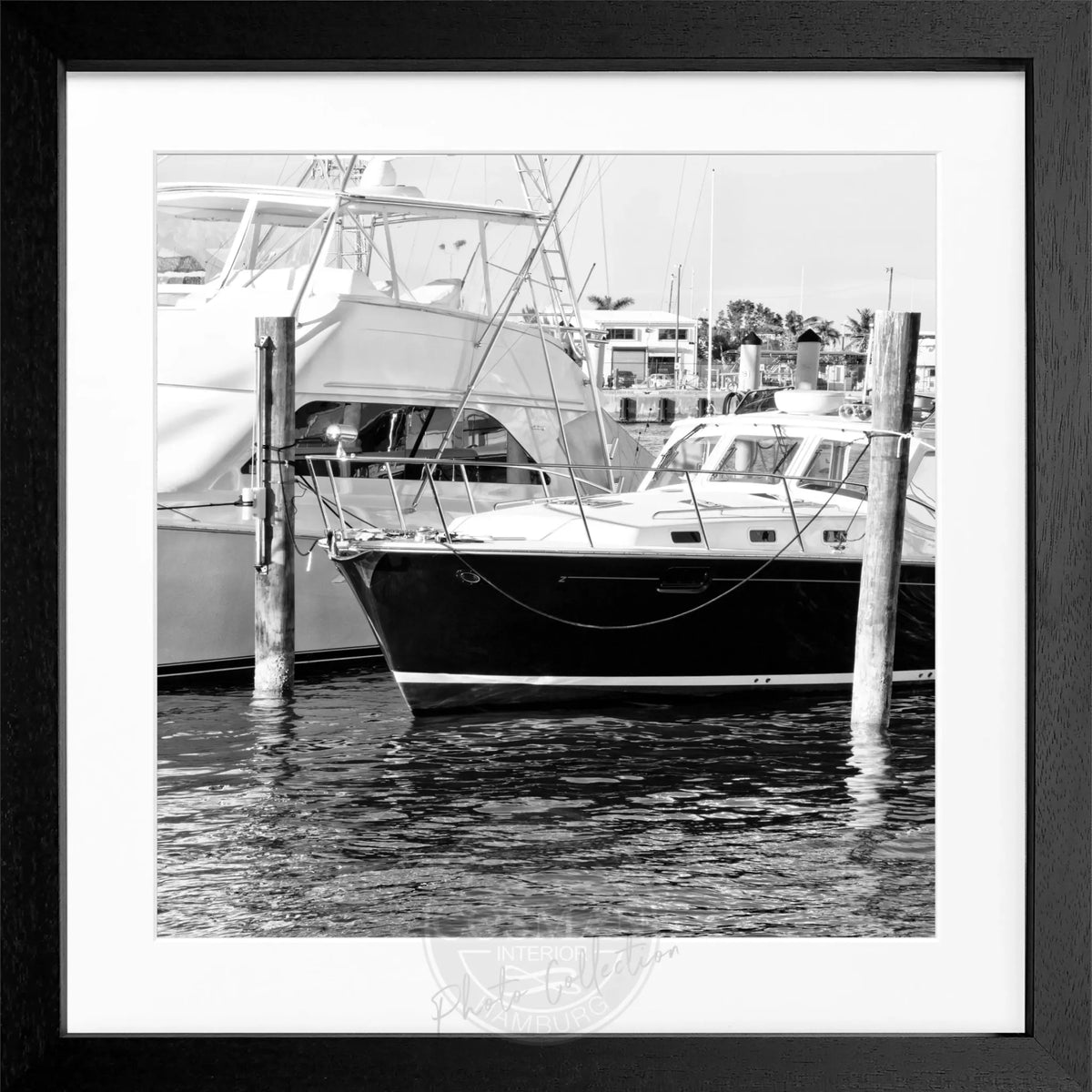 Schwarz-weiß Poster mit Rahmen 'Boat' von Cosman-Photocollection, Motiv Florida Key West, quadratisch 55x55 cm