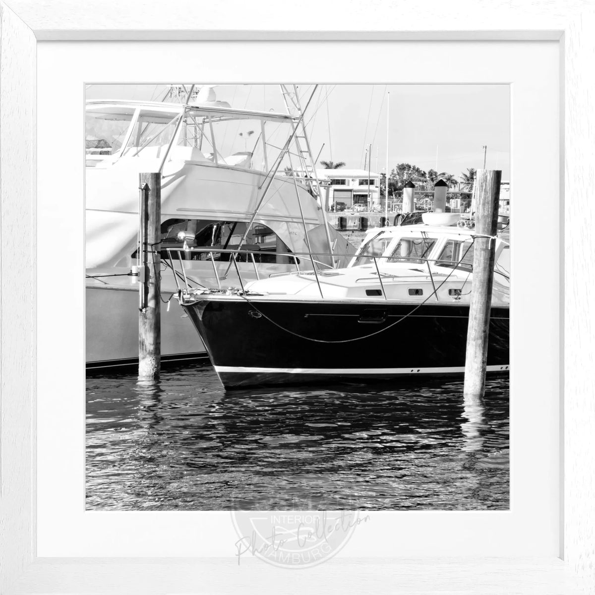 Schwarz-weiß Poster mit Rahmen 'Boat' von Cosman-Photocollection, Florida Key West, quadratisches 55x55cm Wandbild