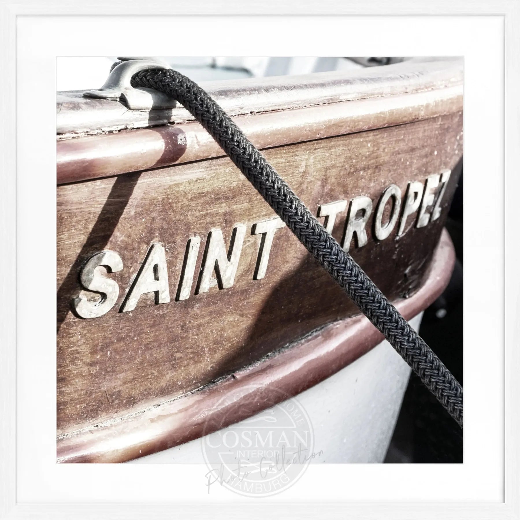 Schwarz-weiß Poster mit Rahmen, Boot-Motiv in Saint Tropez, von Cosman-Photocollection, 55x55cm quadratisch.