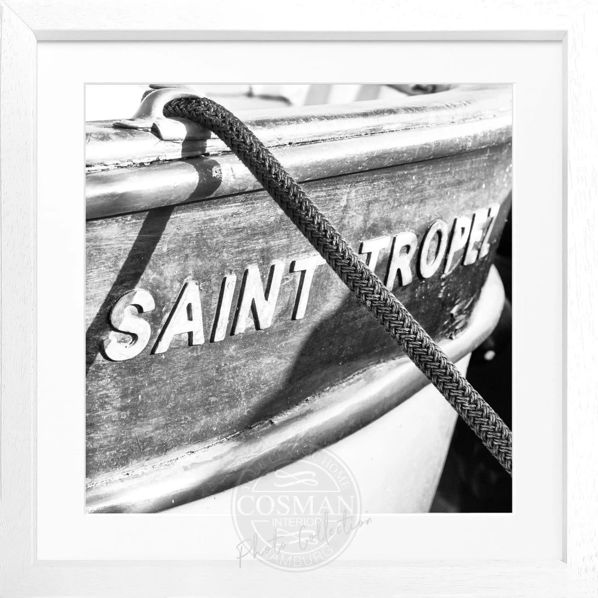 Schwarz-weiß Poster mit Rahmen von Cosman-Photocollection, Motiv eines Bootes in Saint Tropez, quadratisch 55x55cm