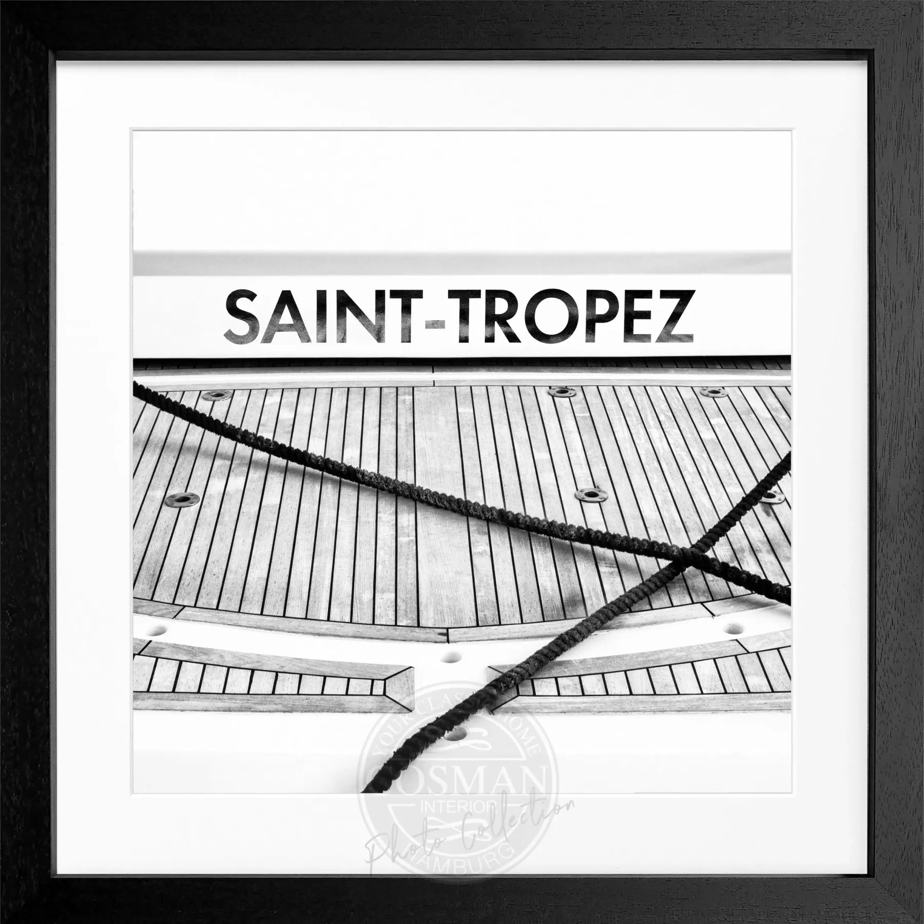 Schwarz-weiß Poster mit Rahmen ’Boot’ Saint Tropez von Cosman-Photocollection, quadratisch 55x55cm, maritimes Motiv
