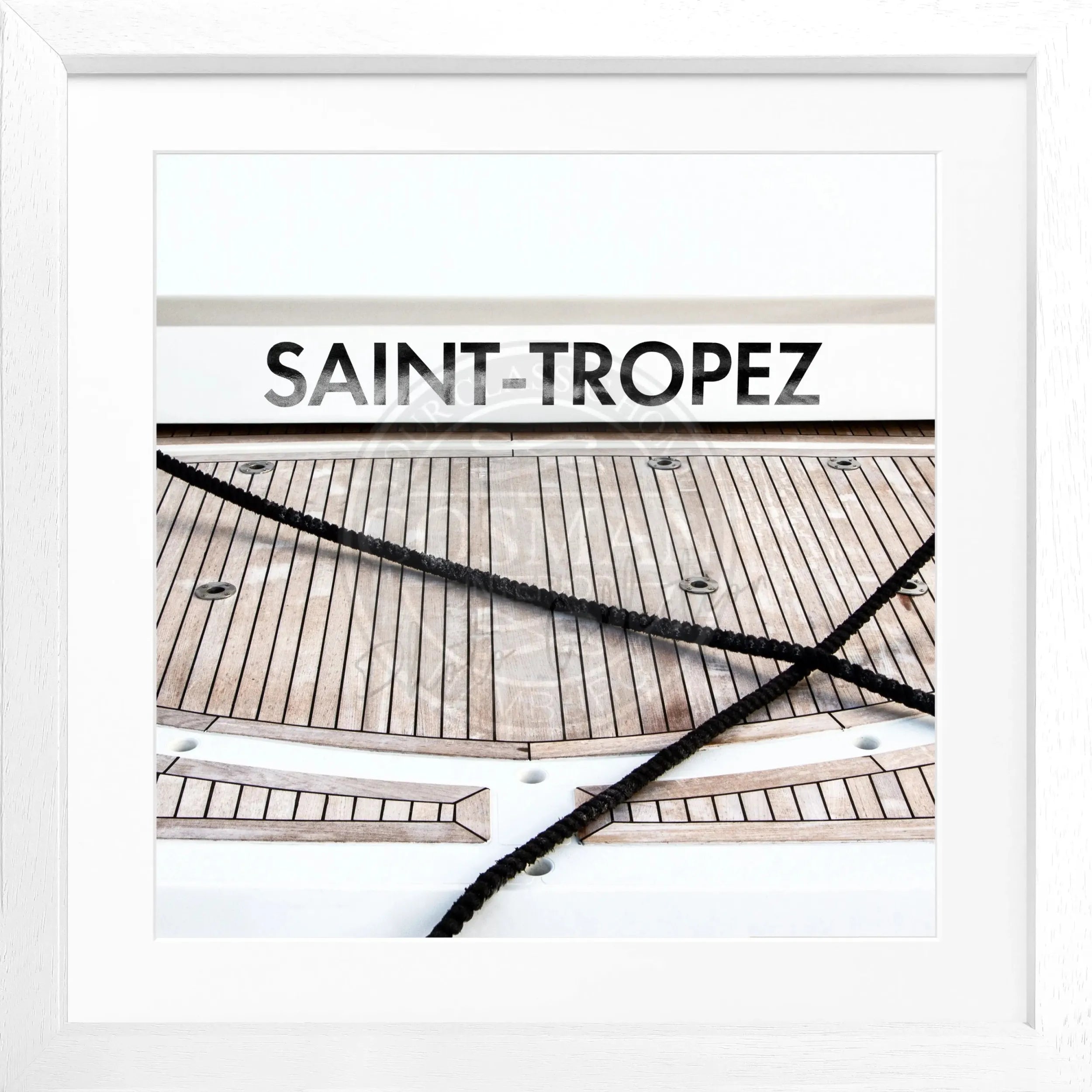 Schwarz-weiß Poster mit Rahmen, Boot-Motiv in Saint Tropez, von Cosman-Photocollection, 55x55 cm quadratisch.