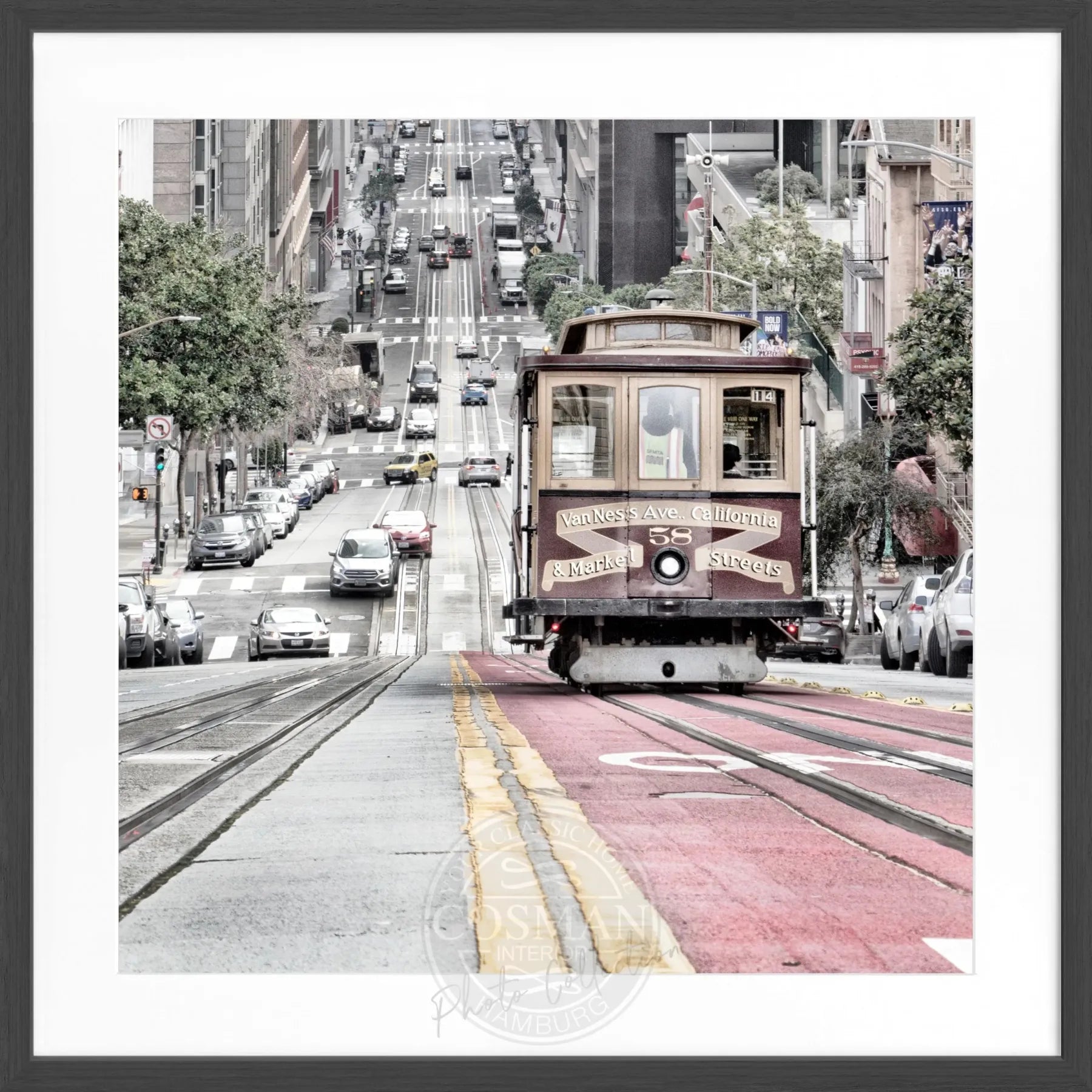 Schwarz-weiß Poster mit Rahmen von Cosman-Photocollection, zeigt Kabelstraßenbahnen in San Francisco, quadratisch 55x55cm