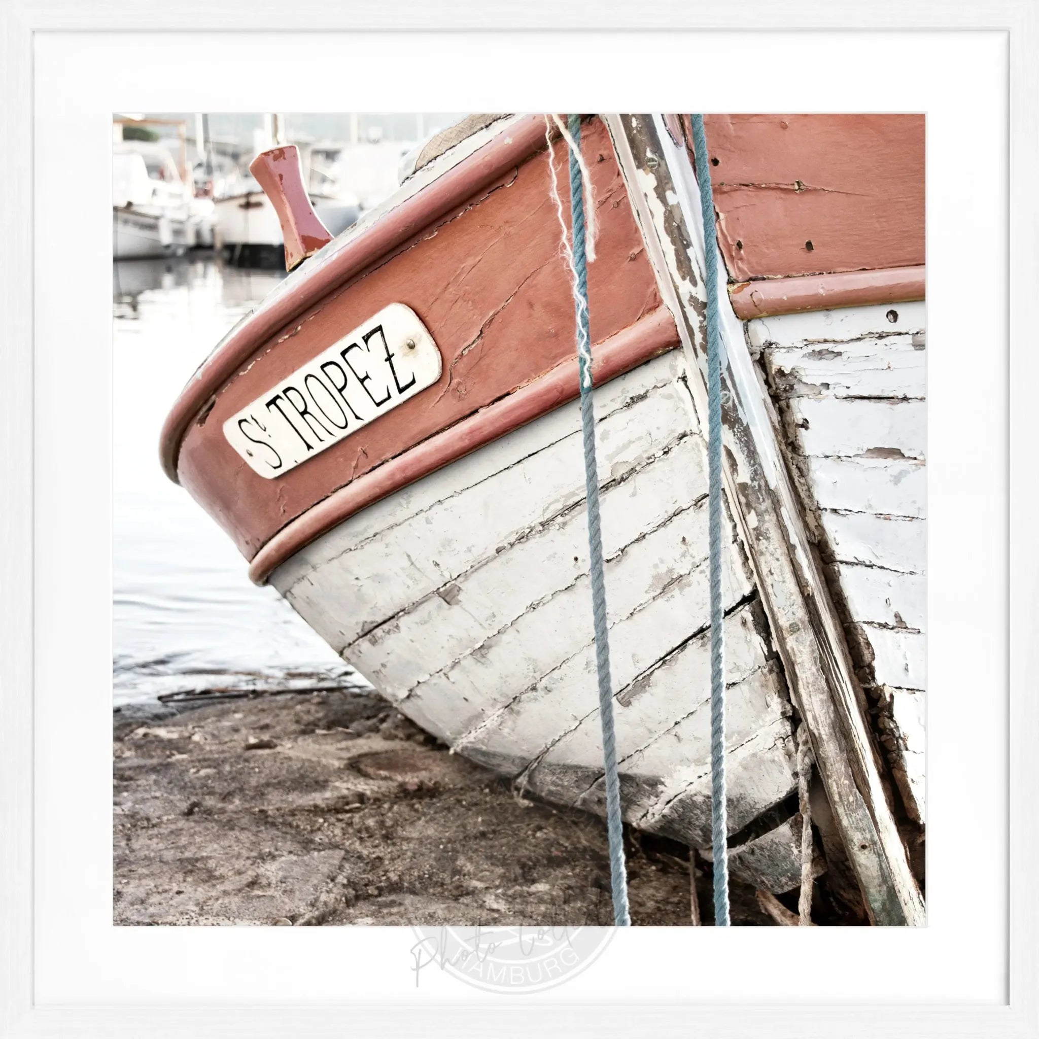Schwarz-weiß Poster mit Rahmen, Fischerboot in Saint Tropez, Cosman-Photocollection, quadratisch 55x55cm, maritime Motiv