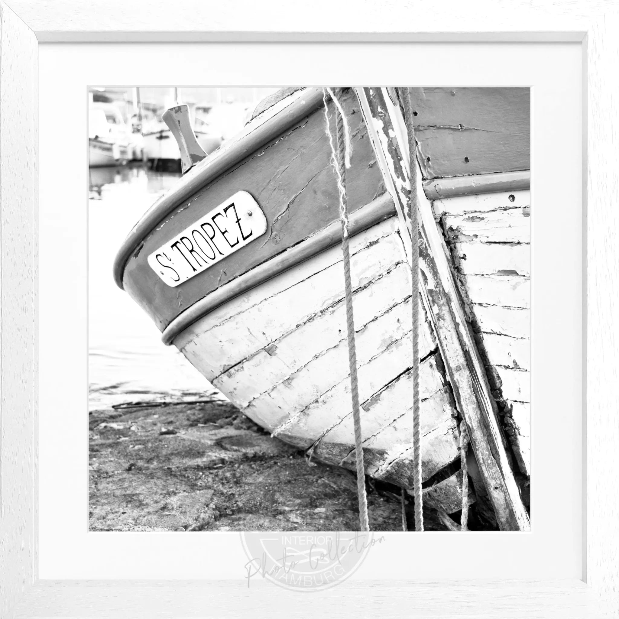 Schwarz-Weiß-Poster mit Rahmen, Fischerboot-Motiv in Saint Tropez, von Cosman-Photocollection, quadratisch 55x55cm.