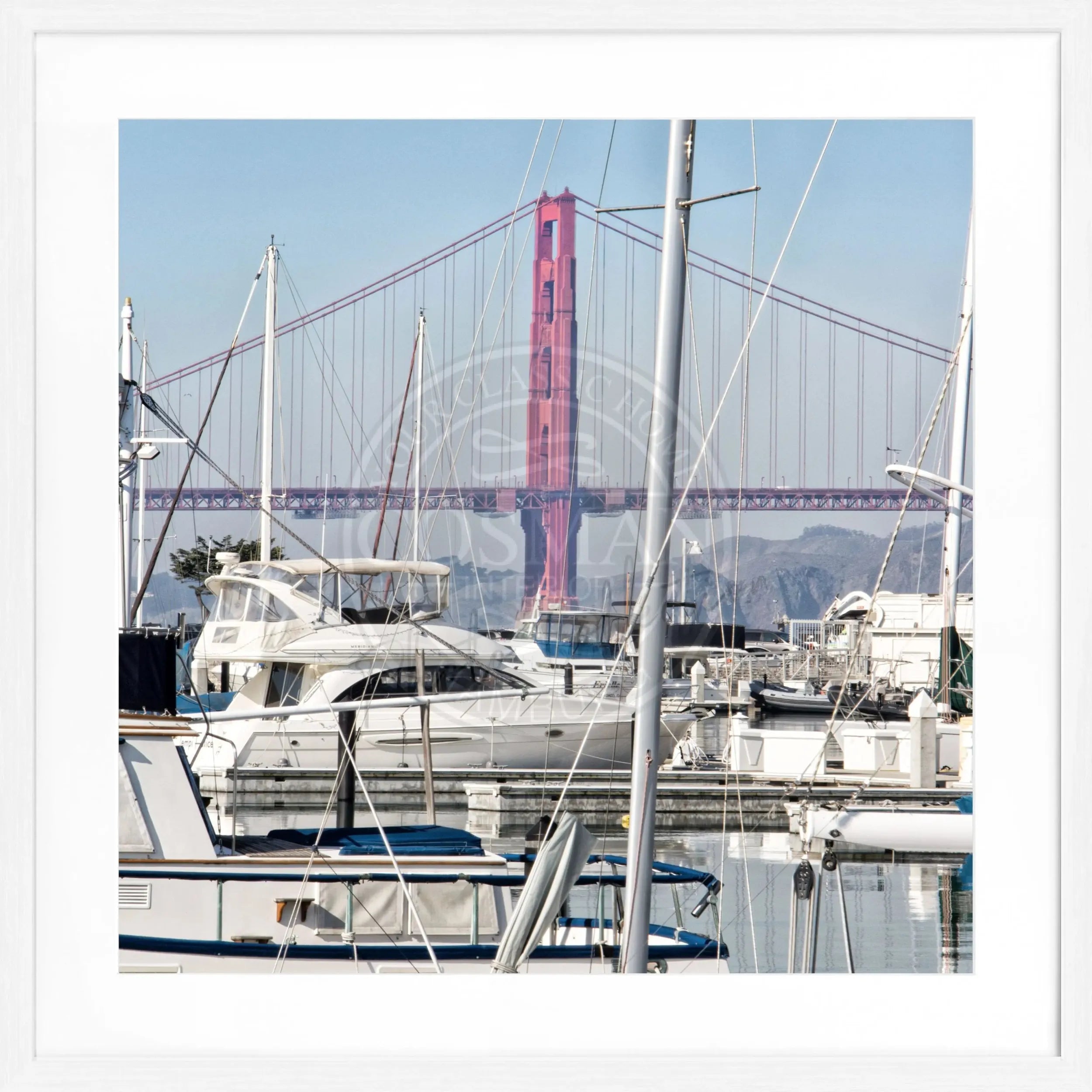 Schwarz-weiß Poster mit Rahmen, Golden Gate Bridge in San Francisco, von Cosman-Photocollection, quadratisches Format 55x55cm.
