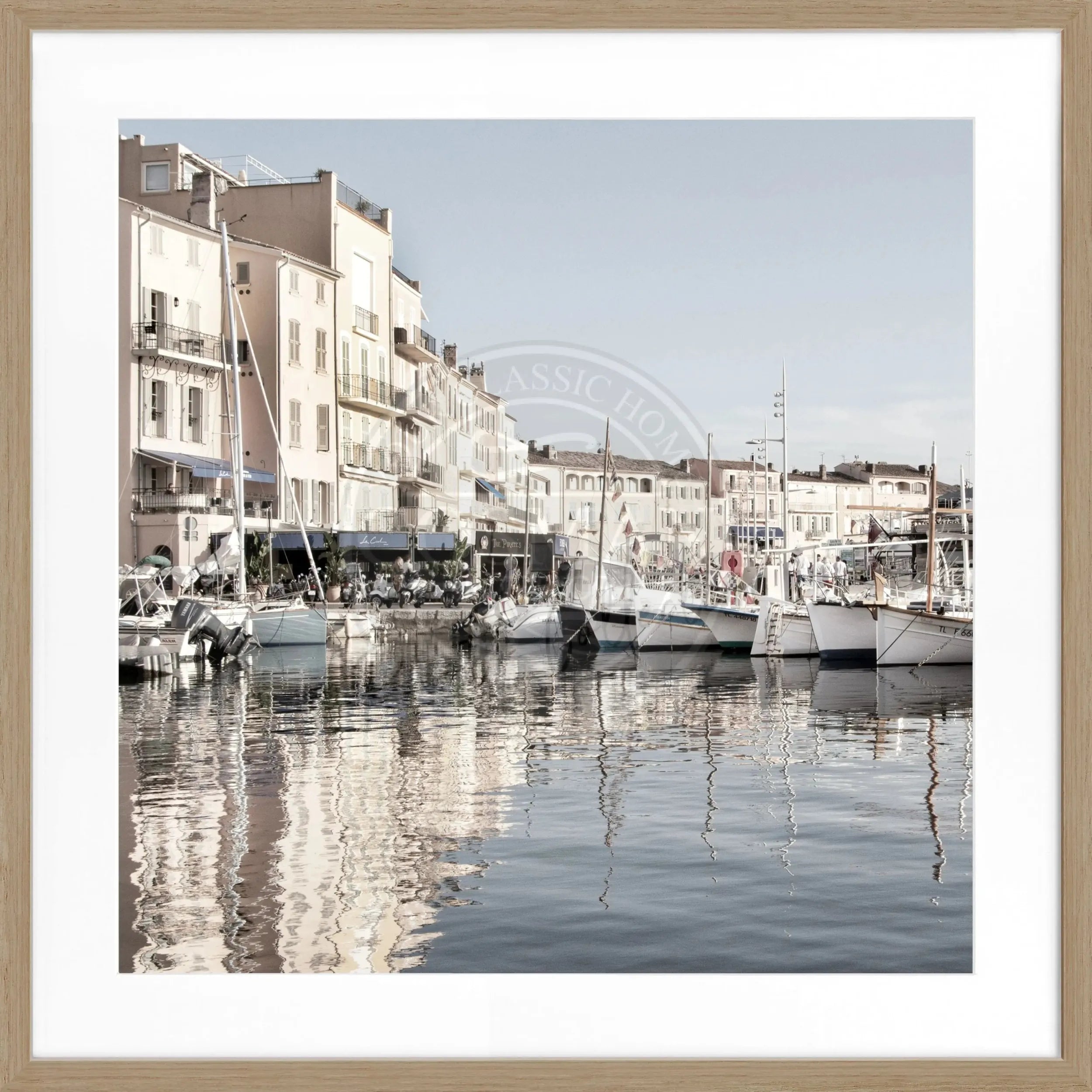 Schwarz-weiß Poster mit Rahmen, Hafen von Saint Tropez, Cosman-Photocollection, quadratisch 55x55cm, maritime Küstenstadt.