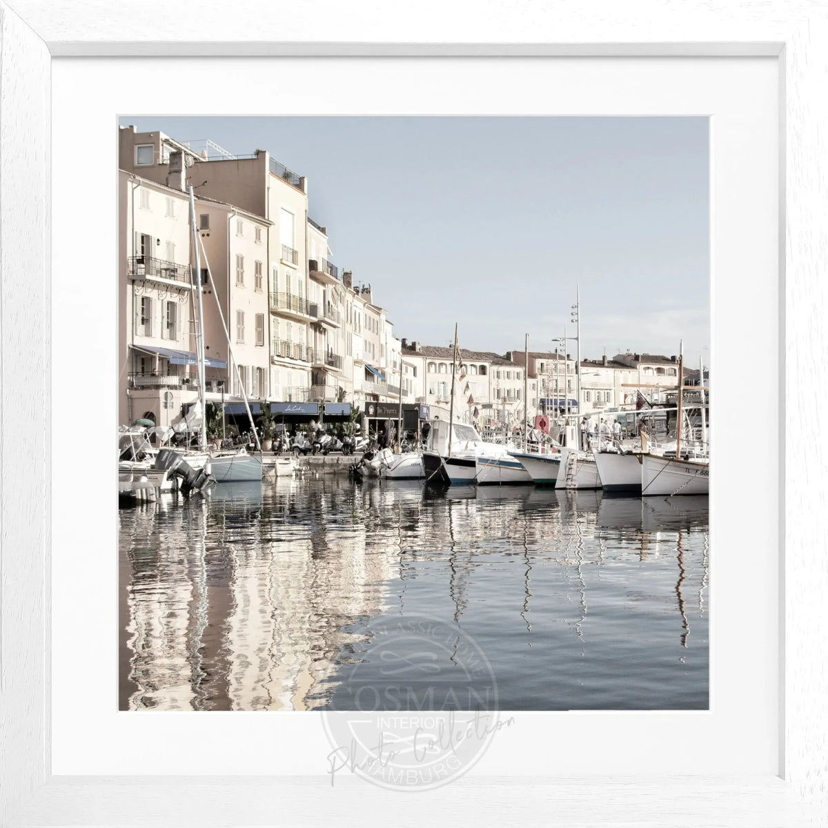 Schwarz-weiß Poster mit Rahmen ’Hafen’ Saint Tropez von Cosman-Photocollection, quadratisch, 55x55cm, maritime Stadtansicht