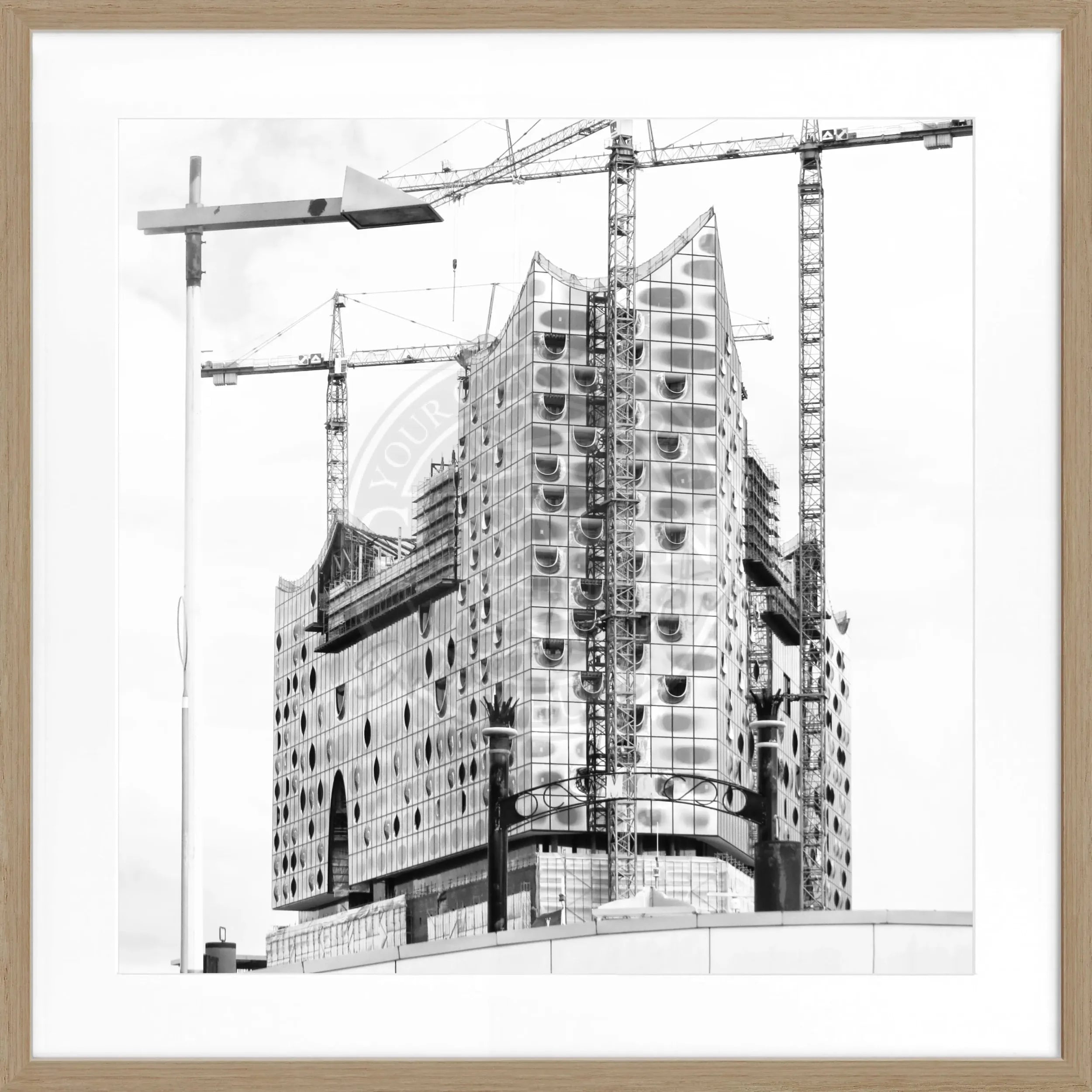 Schwarz-weiß Poster mit Rahmen von Hamburg Elphi, quadratisch, 55x55cm, von Cosman-Photocollection, Wanddekoration