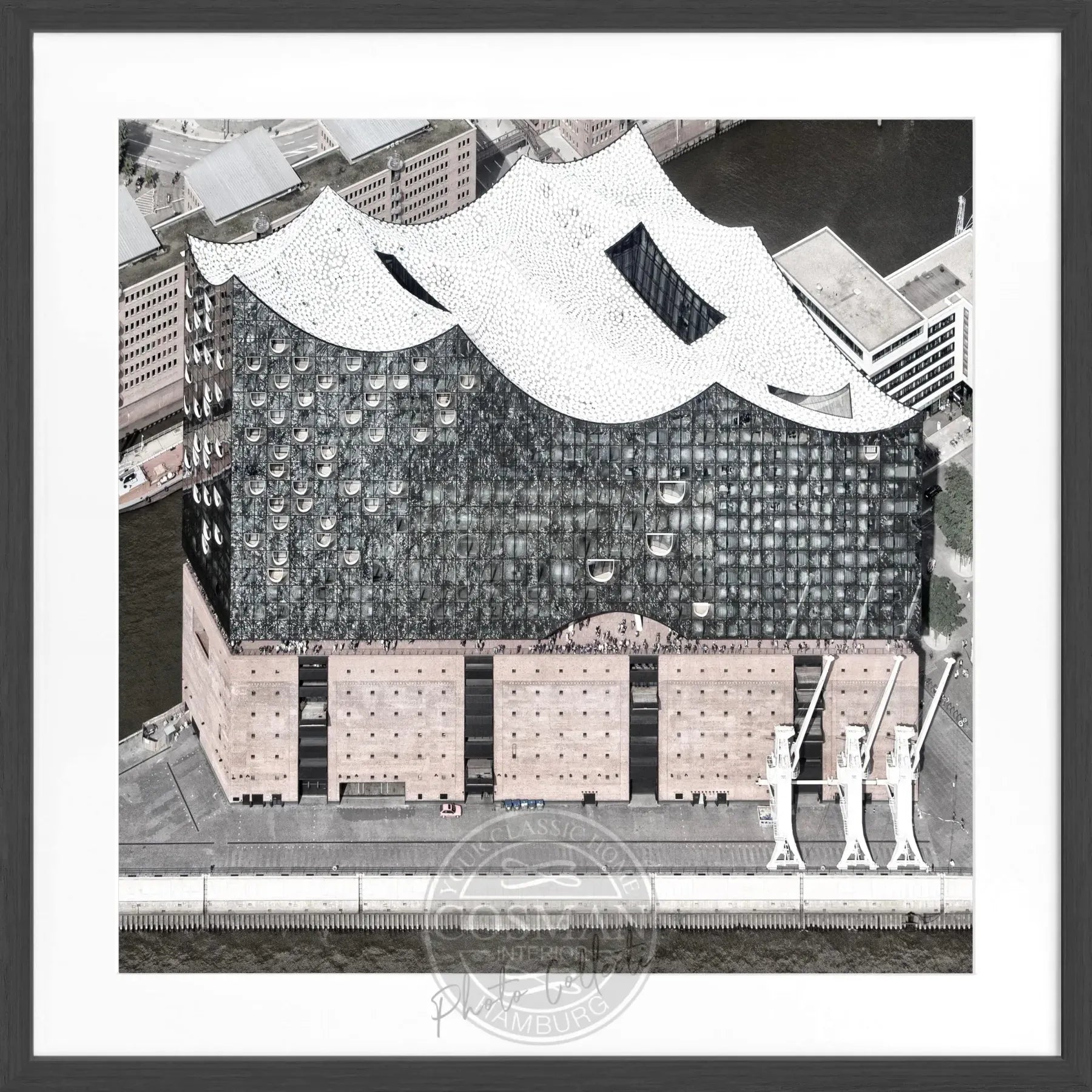 Schwarz-weiß Poster mit Rahmen von Hamburg Elphi, quadratisches Wandbild von Cosman-Photocollection, 55x55 cm