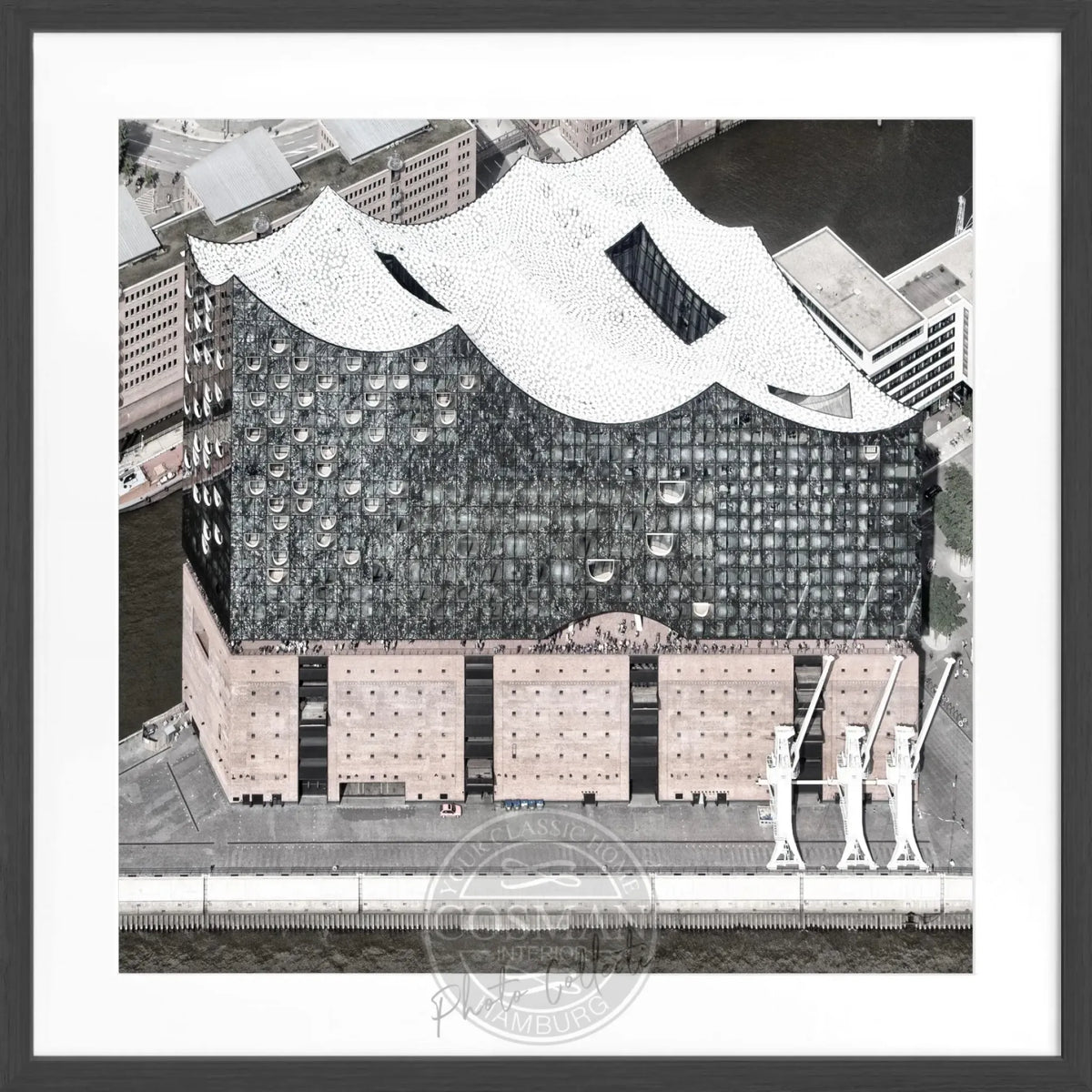 Schwarz-weiß Poster mit Rahmen von Hamburg Elphi, quadratisches Wandbild von Cosman-Photocollection, 55x55 cm