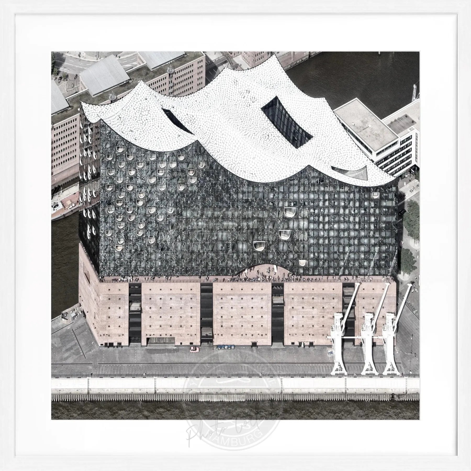 Schwarz-weiß Poster mit Rahmen von Hamburgs Elphi-Motiv, 55x55cm, von Cosman-Photocollection, quadratisches Wandbild