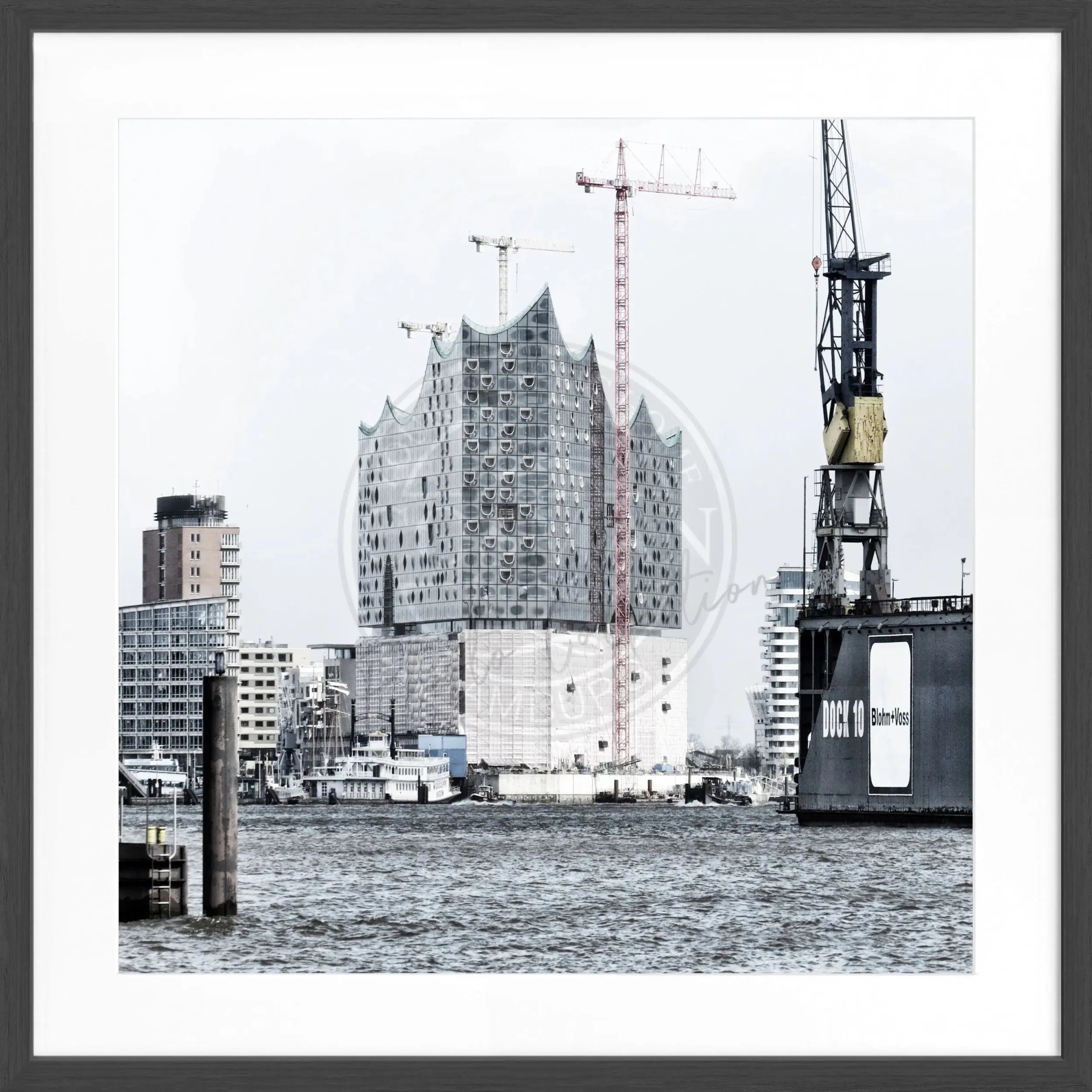 Schwarz-Weiß-Poster von Hamburg Elphi im Rahmen, quadratisch, 55x55 cm, von Cosman-Photocollection.