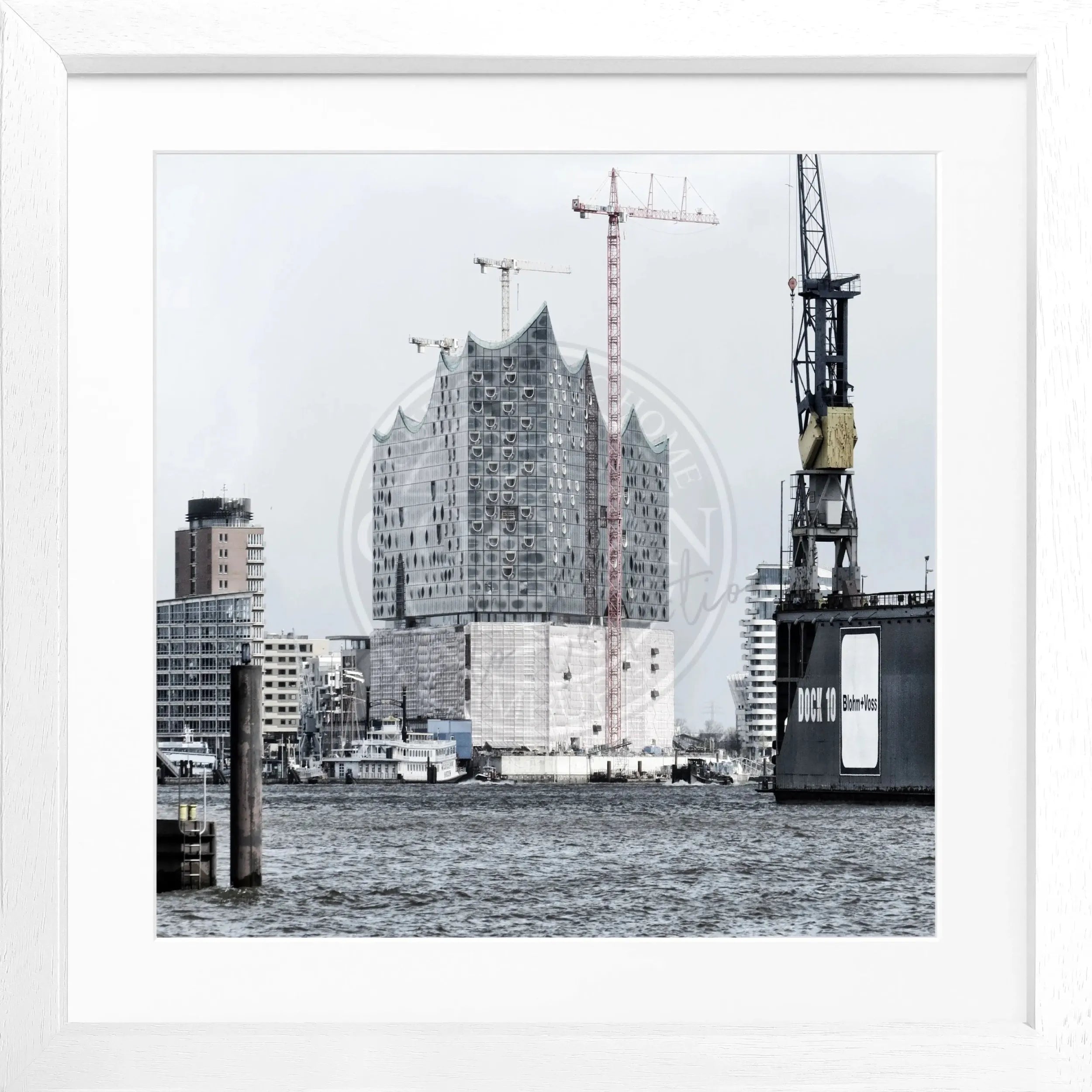 Schwarz-weiß Poster mit Rahmen Hamburg Elphi, von Cosman-Photocollection, quadratisches Format 55x55cm, Stadtansicht in Schwarz-Weiß