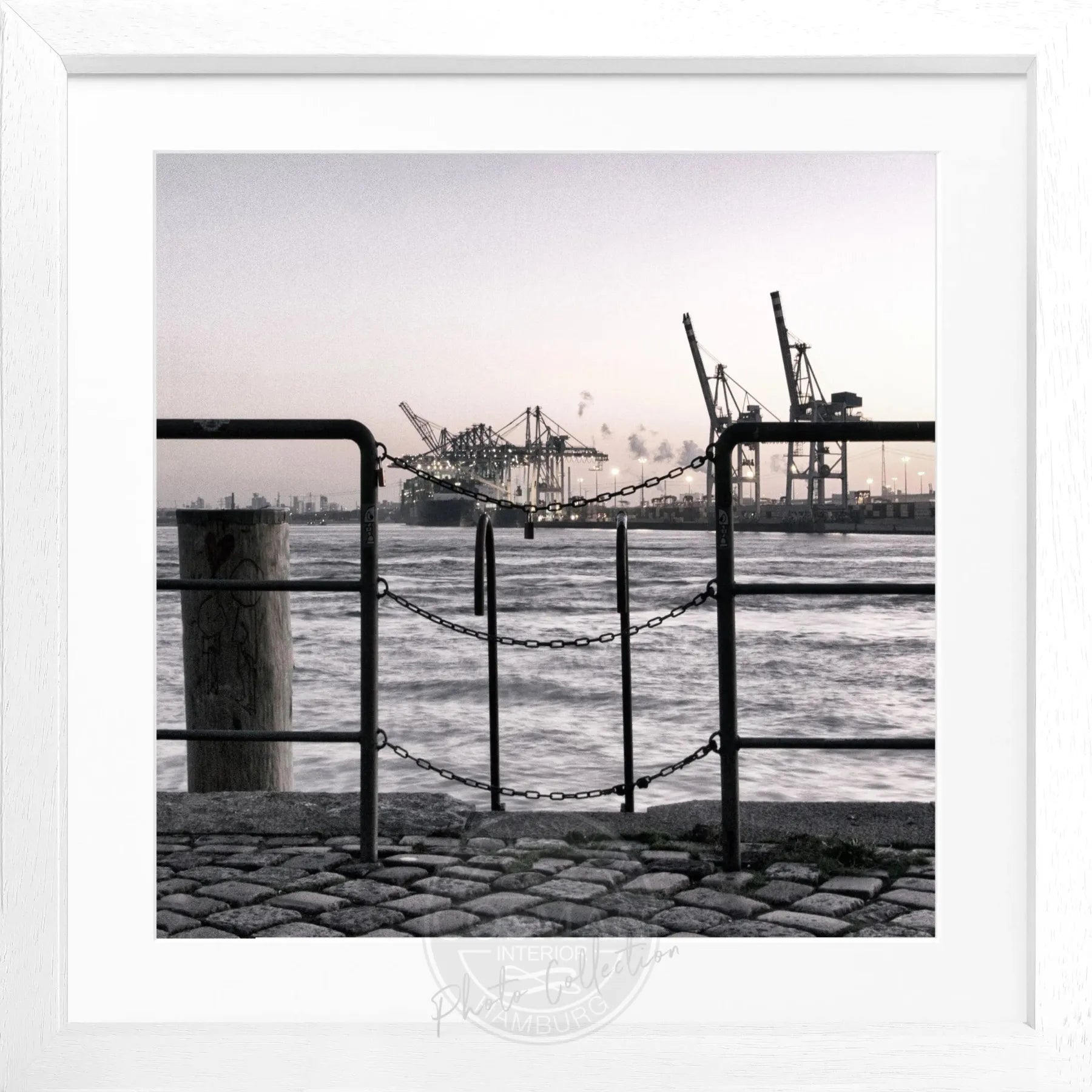 Schwarz-weiß Poster mit Rahmen, Hamburg Hafen Zaun Motiv, Cosman-Photocollection, quadratisch 55x55cm