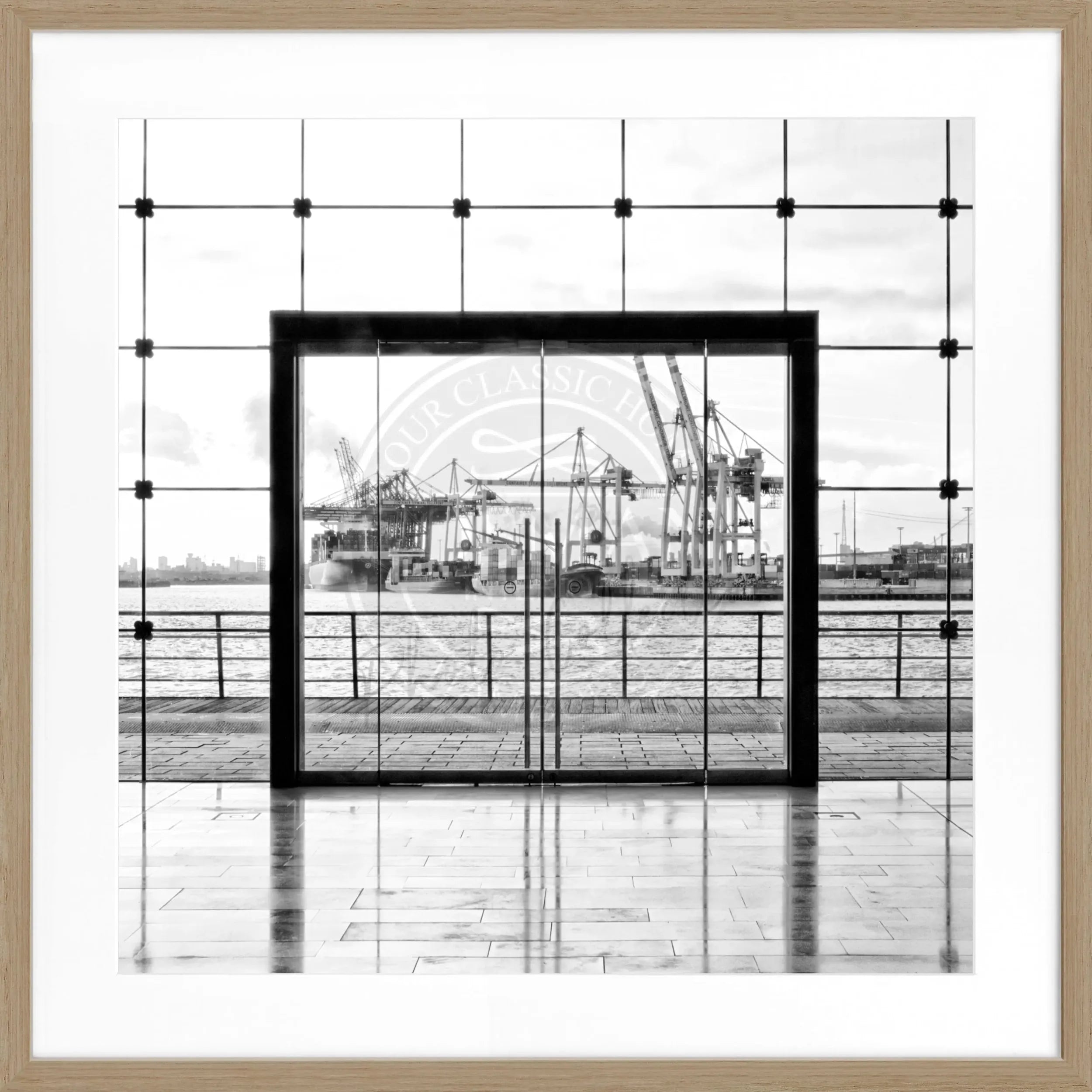 Schwarz-weiß Poster mit Rahmen von Cosman-Photocollection, Hamburg Stadtmotiv im quadratischen Format, 55x55 cm.