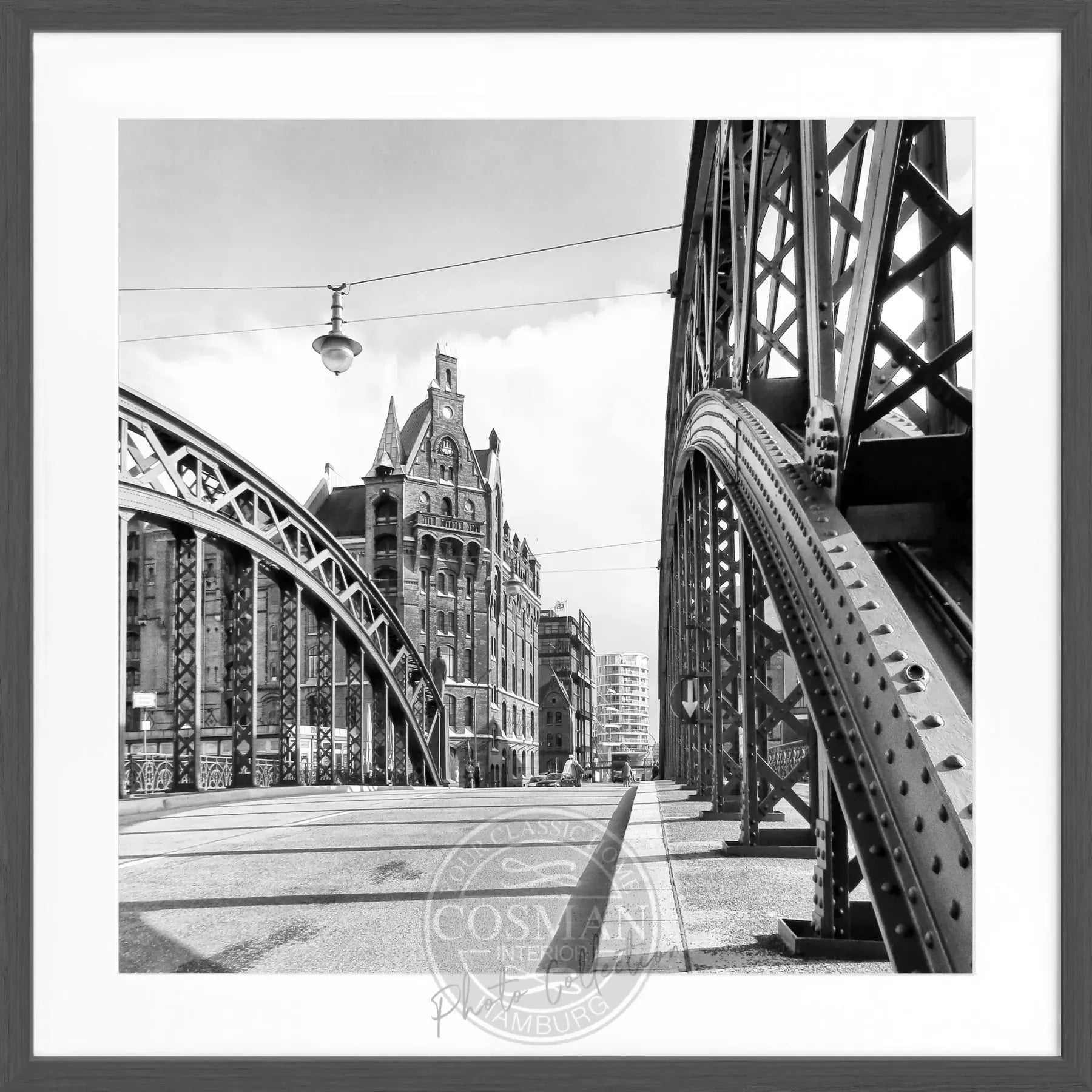Schwarz-weiß Poster von Hamburg Speicherstadt mit Rahmen, quadratisch, 55x55cm, von Cosman-Photocollection