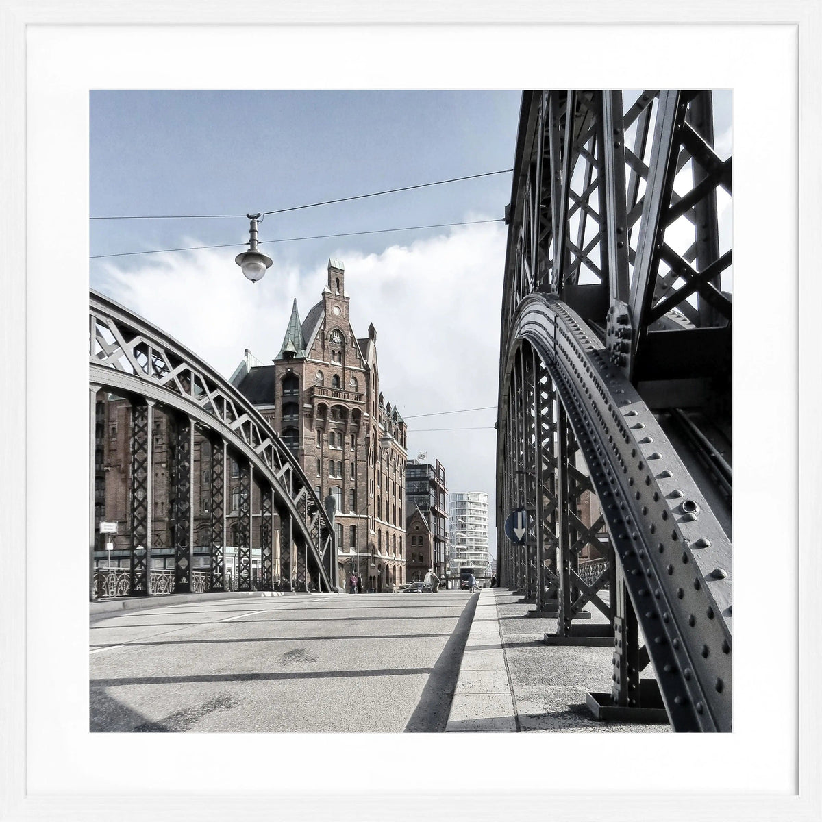 Schwarz-weiß Poster der Hamburger Speicherstadt im schwarzen Rahmen, quadratisch, von Cosman-Photocollection, 55x55 cm