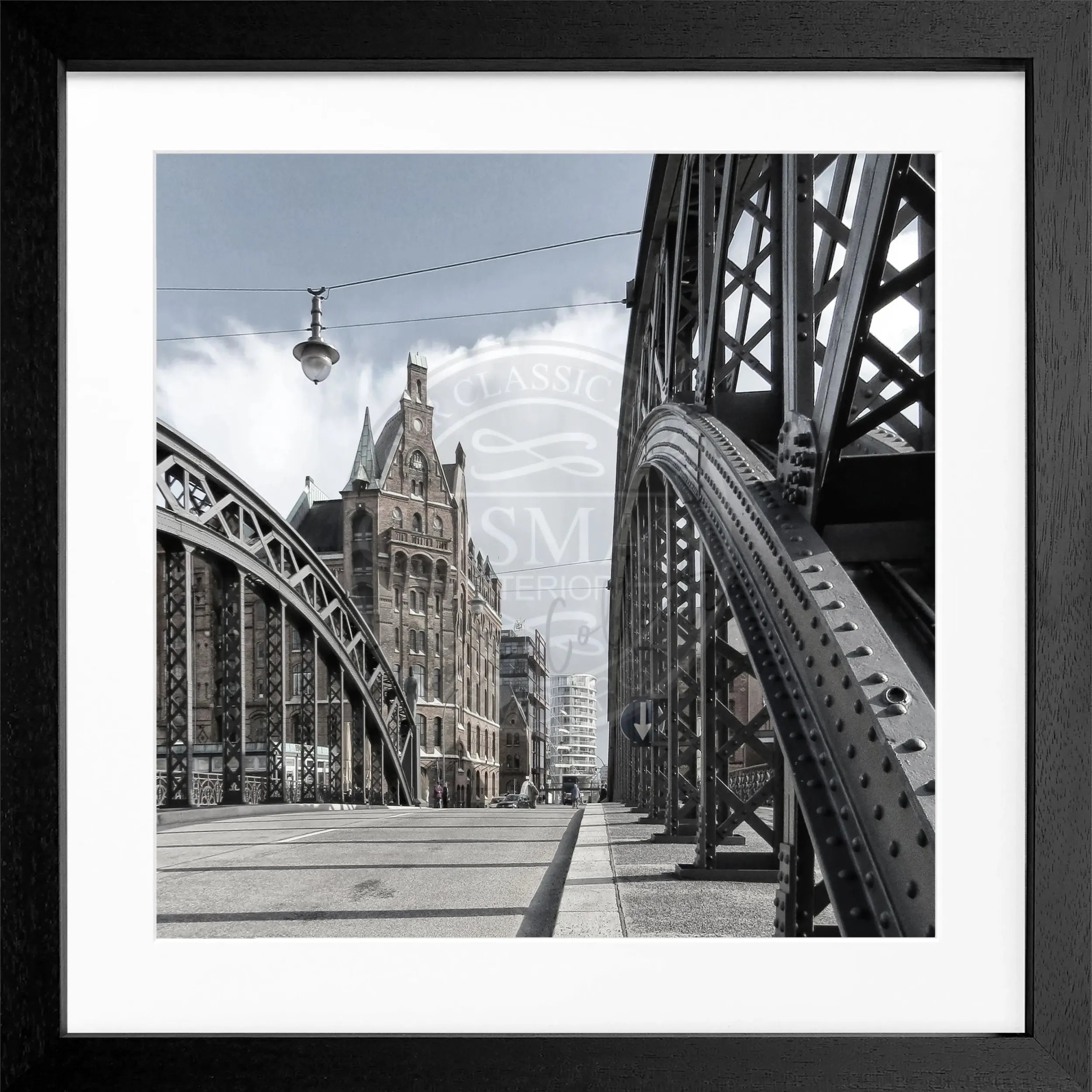 Schwarz-weiß Poster der Hamburger Speicherstadt im Rahmen, von Cosman-Photocollection, quadratisch 55x55cm, urbanes Stadtbild